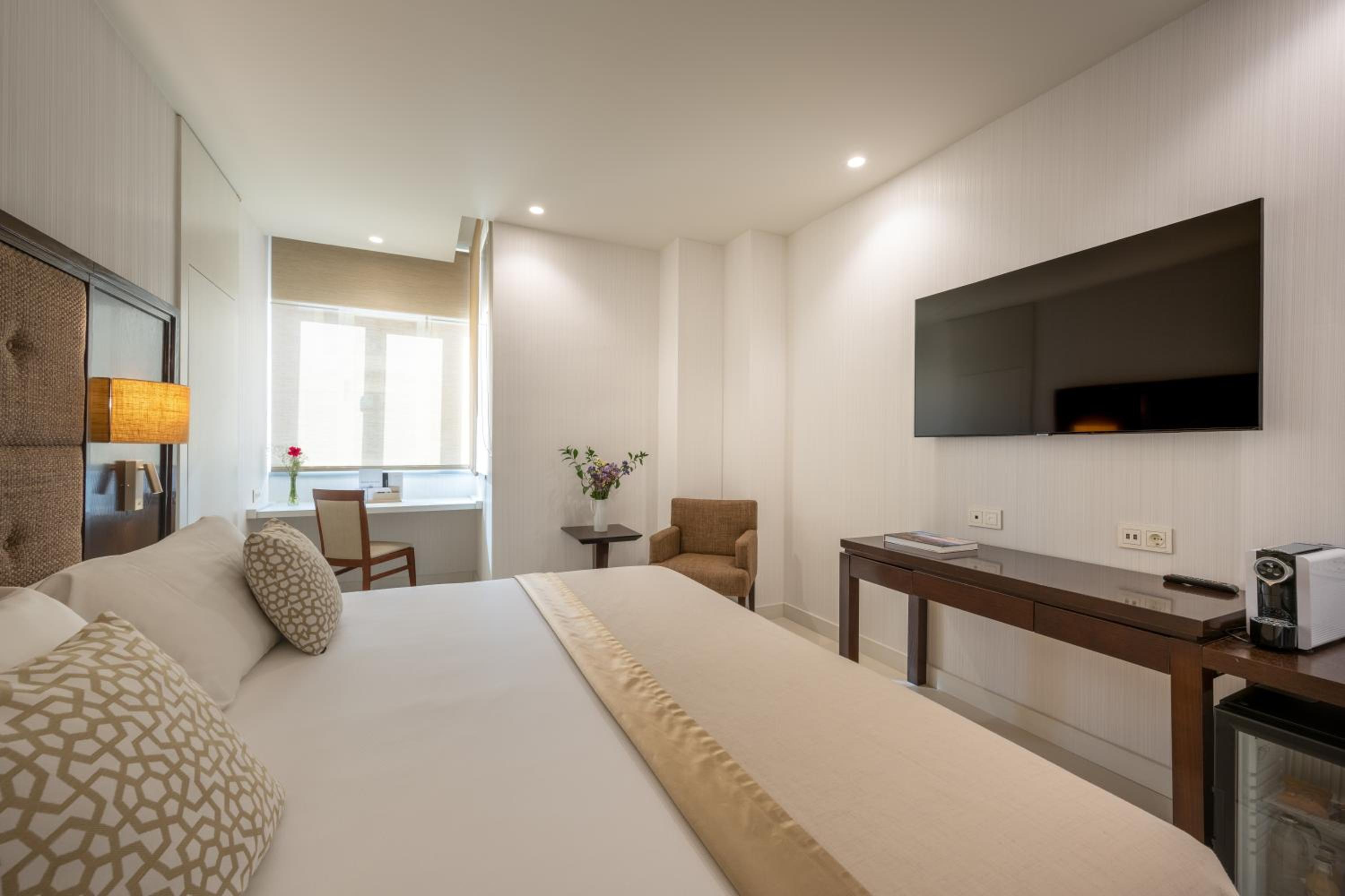 Executive Room - Photo 3