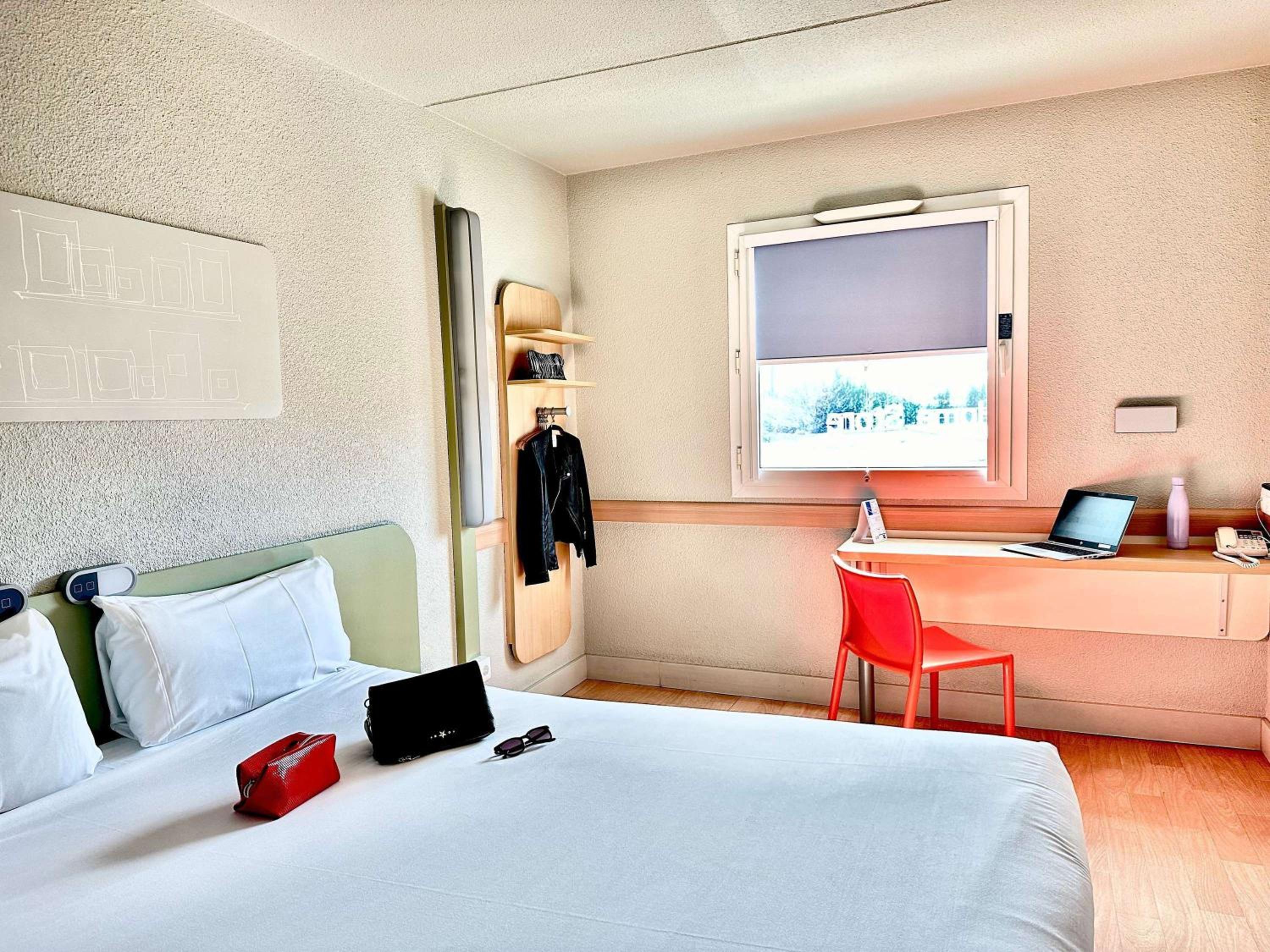 Standard Non Smoking Room with One Double Bed - Photo 1