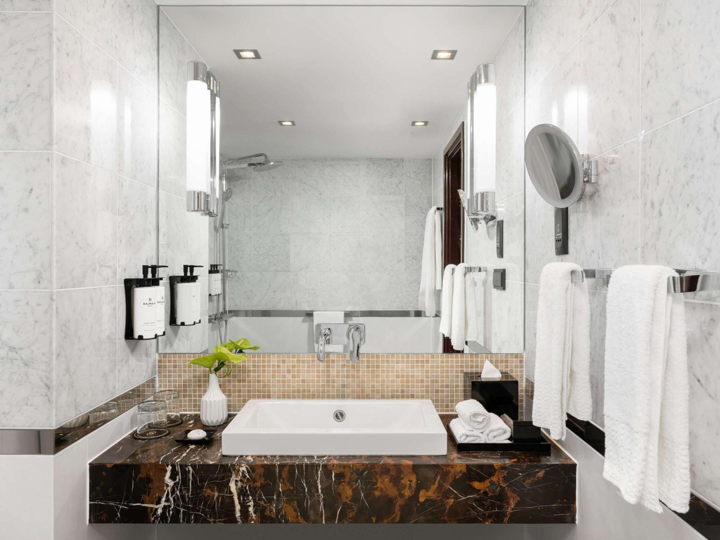 Luxury King Room with View - Photo 4