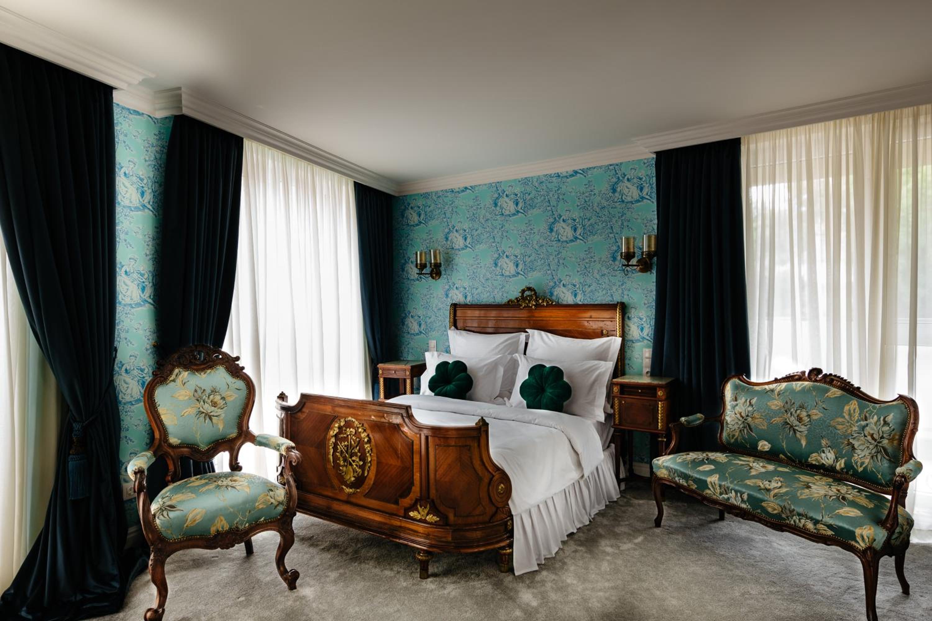 Superior King Room - Photo 13