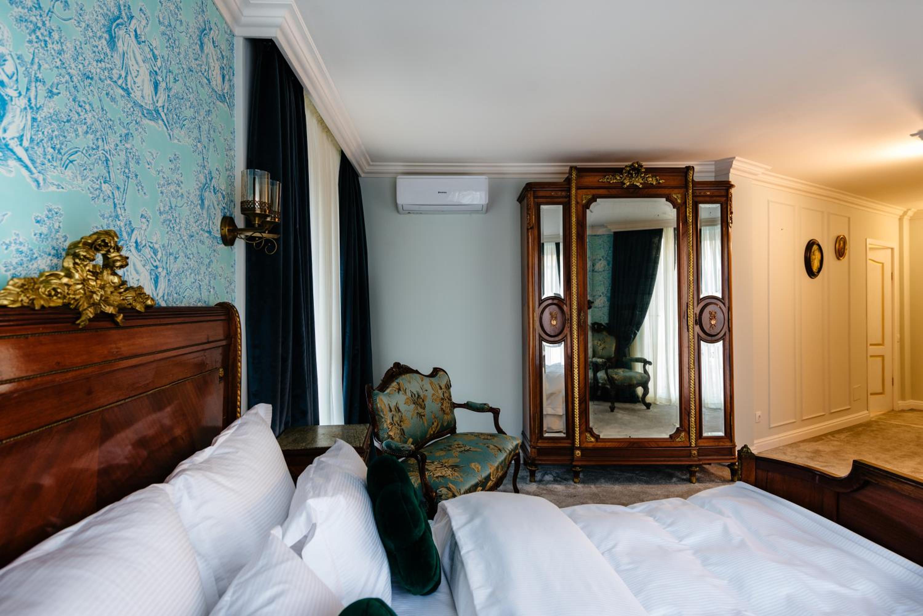 Superior King Room - Photo 5