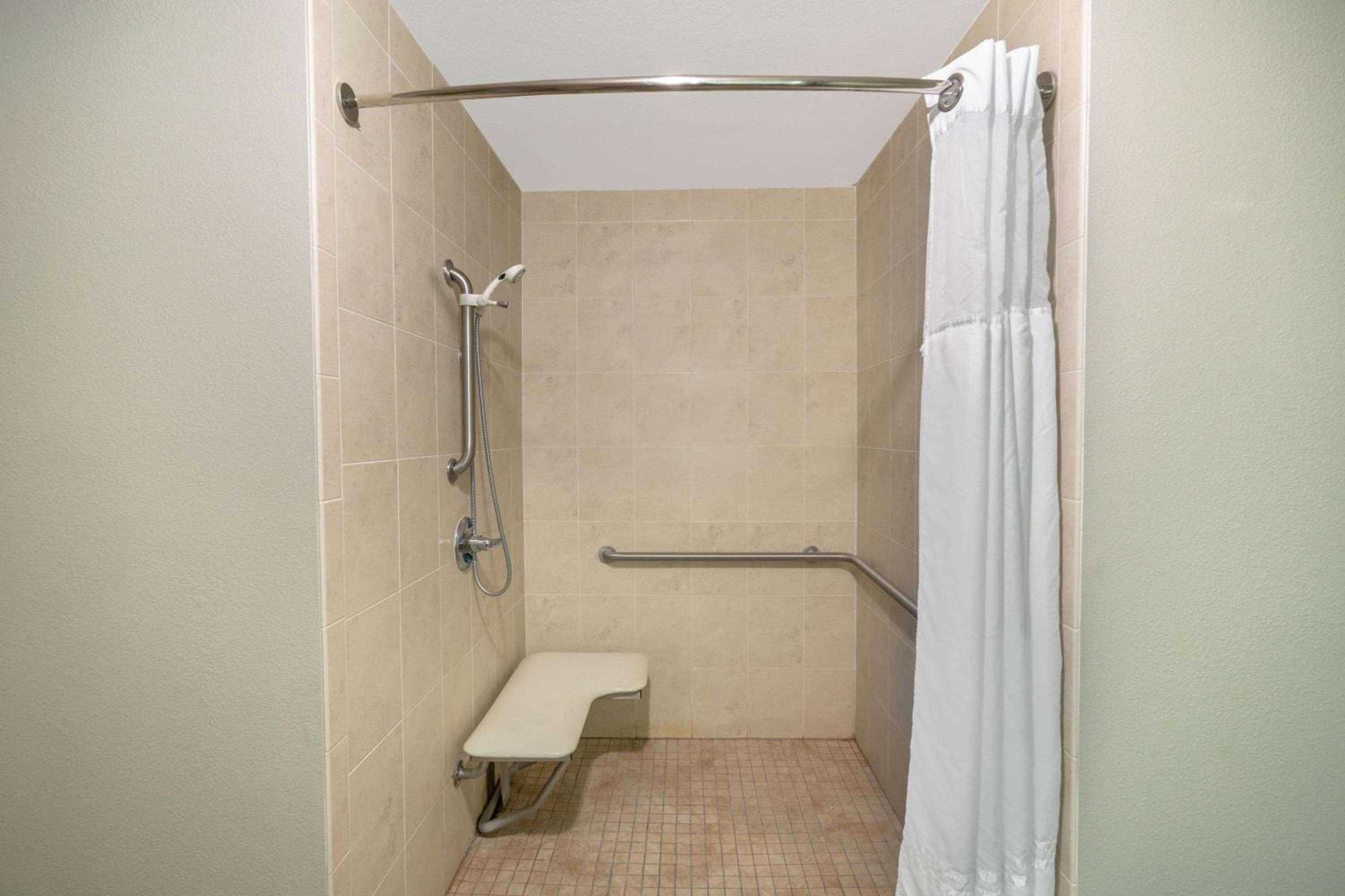 King Room with Roll-In Shower - Mobility/Hearing Accessible - Non-Smoking - Photo 2