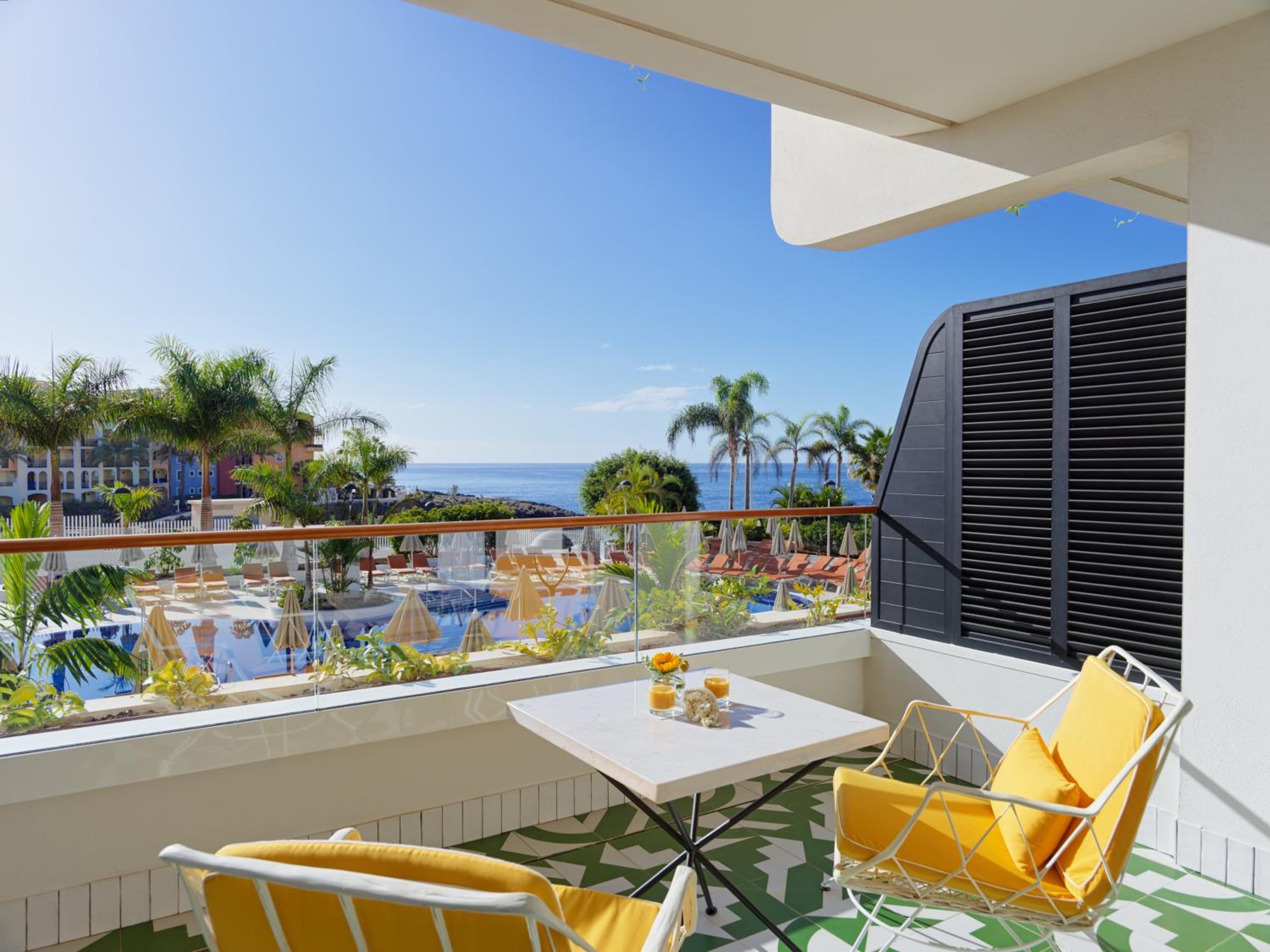 Family Room with Side Sea View (2 adults + 1 child)