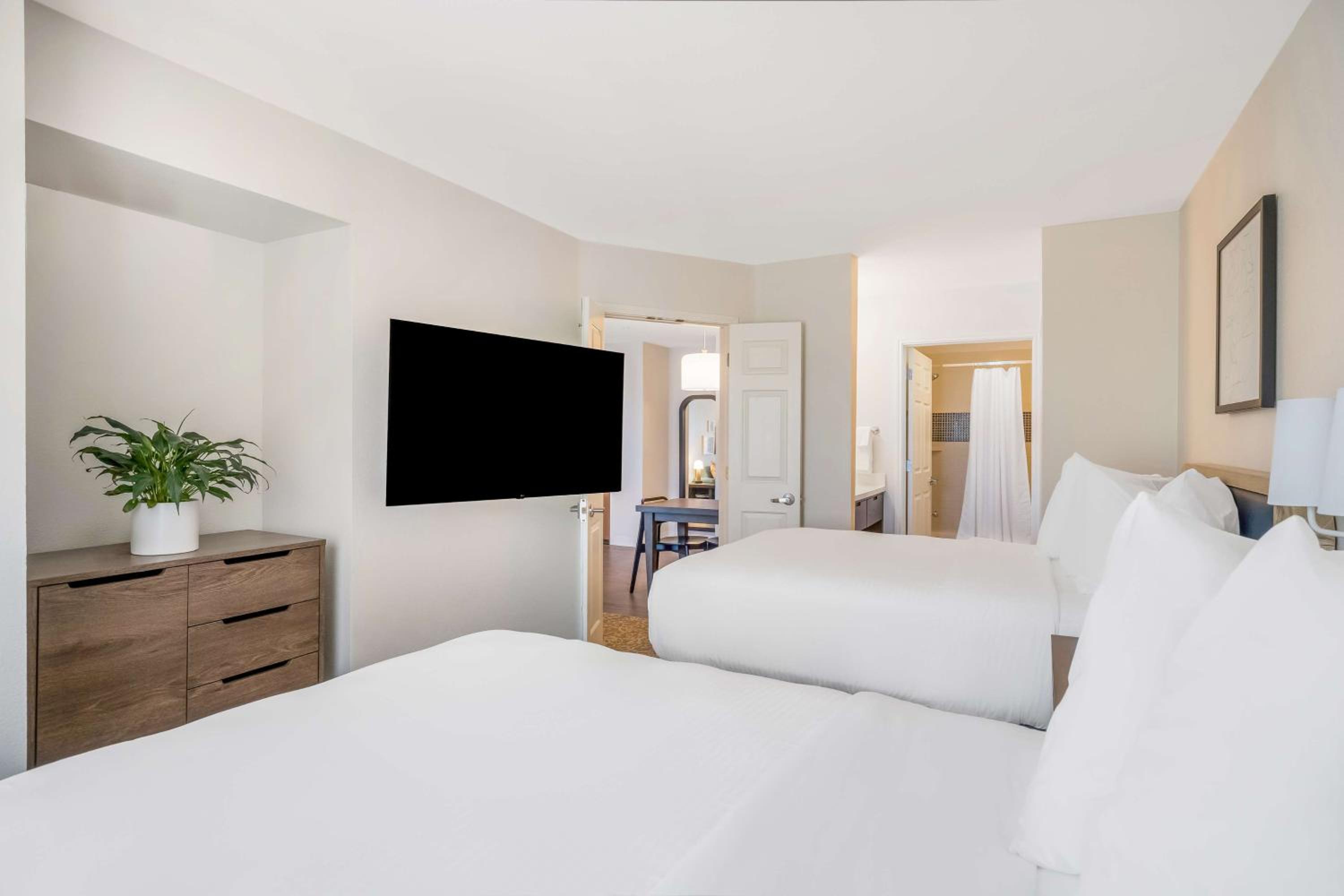 One-Bedroom Suite with Two Double Beds - Photo 6
