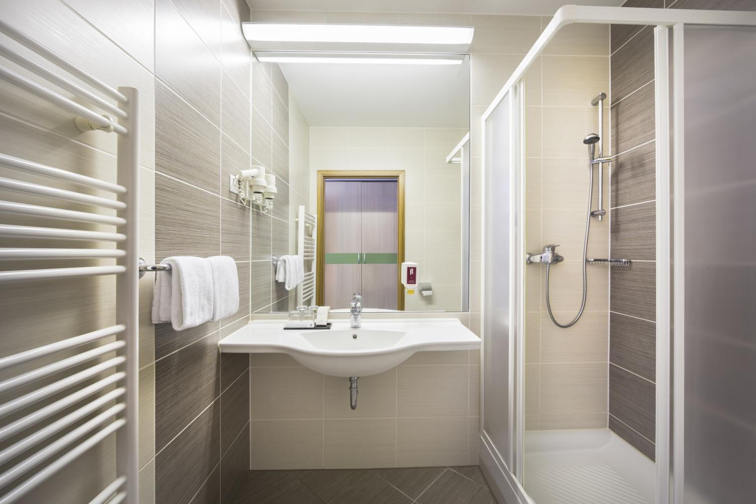 STANDARD twin room with extra bed and park view