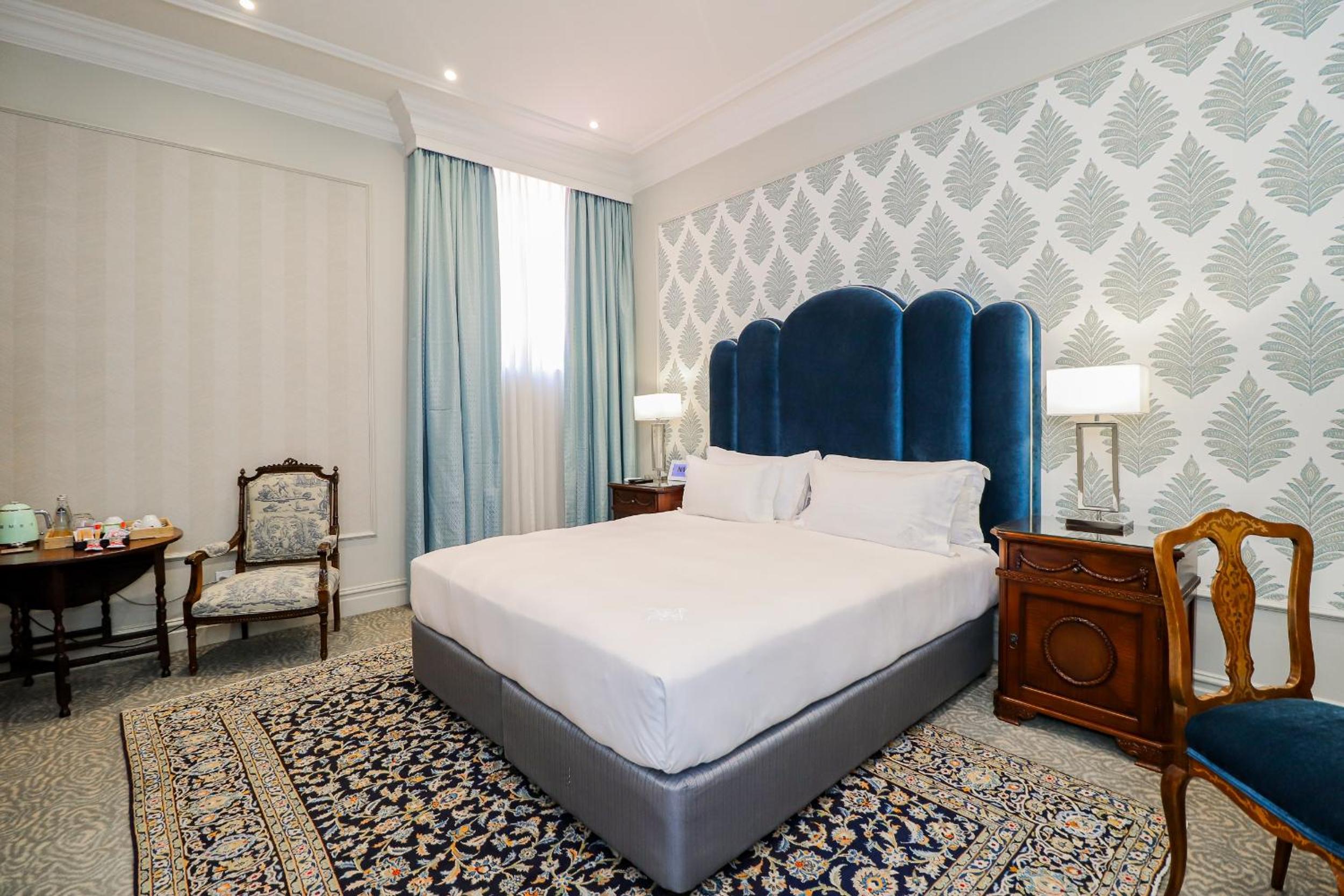 Deluxe King Room photo 1