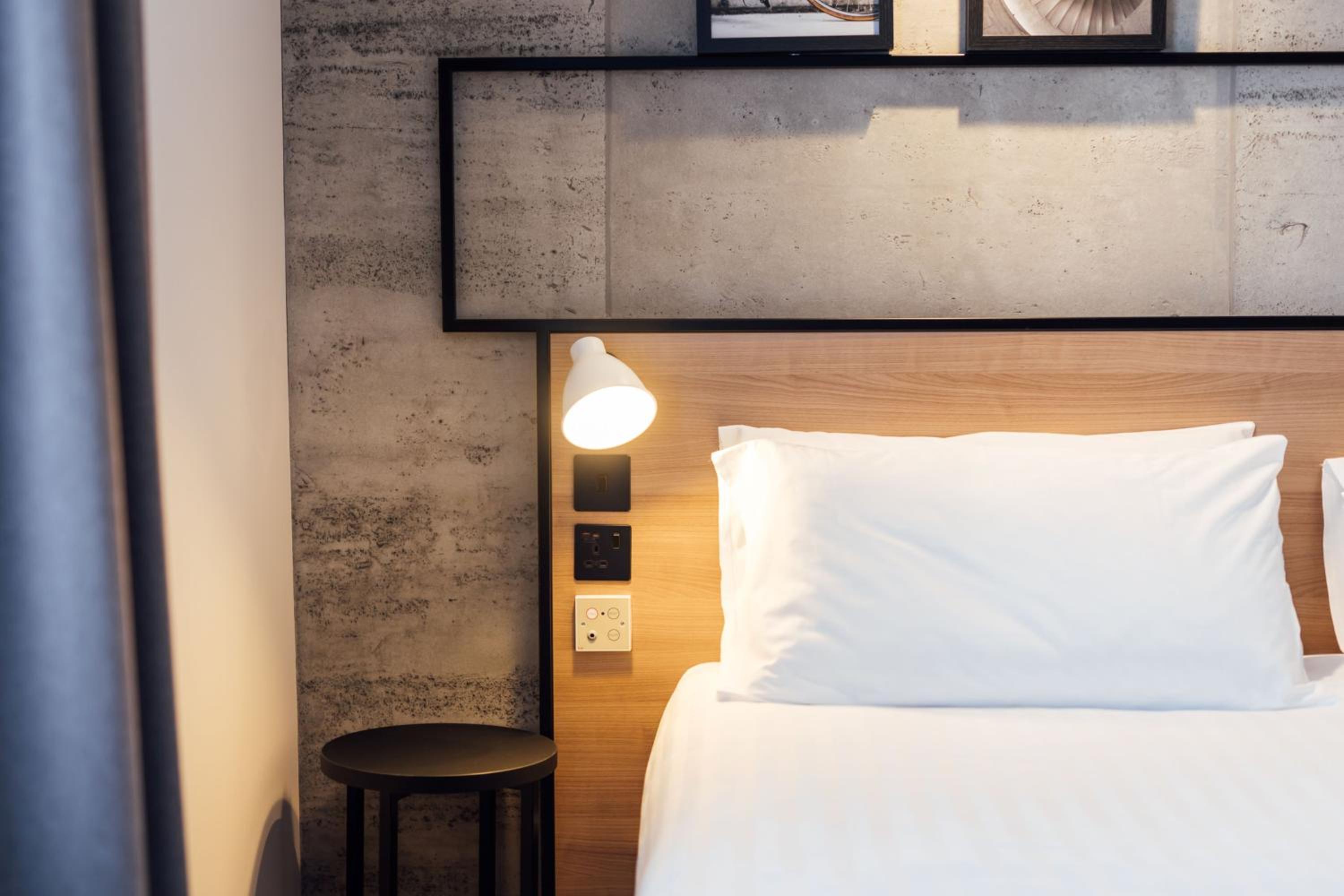 Standard Twin Room - Photo 9