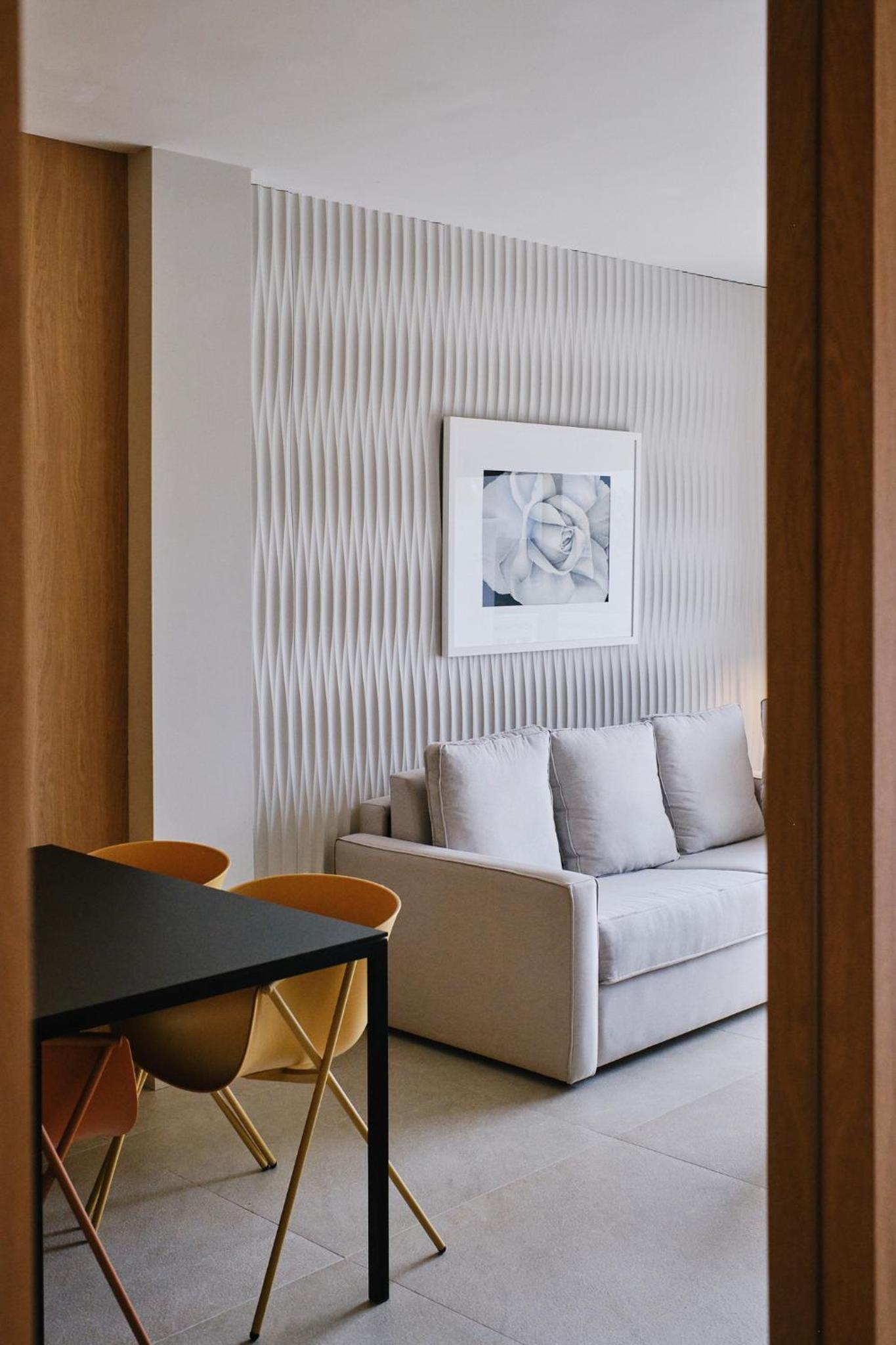 One Bedroom Suite with Swimming Pool at Penthouse thumbnail 6
