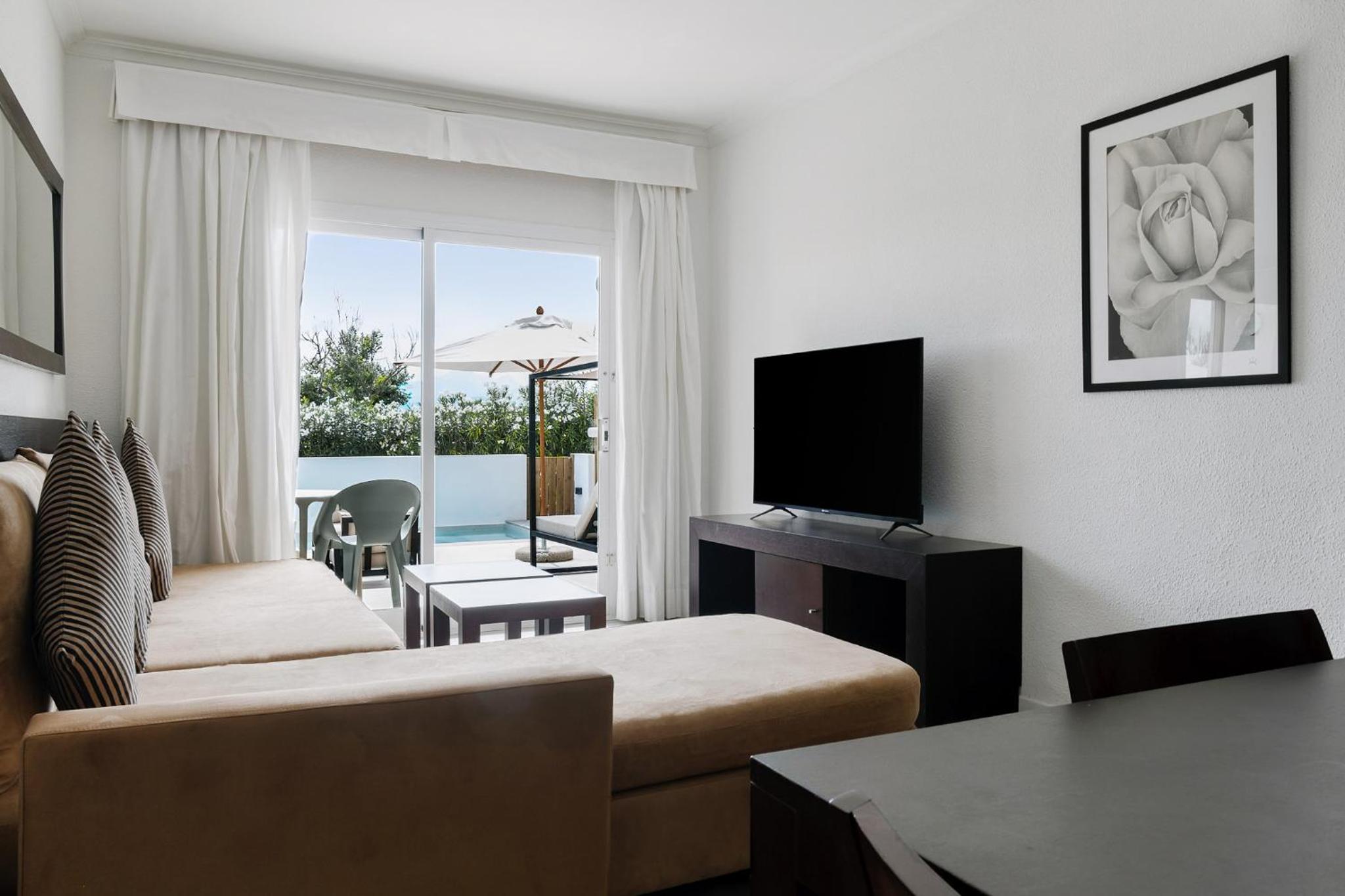 Apartment With Private Pool