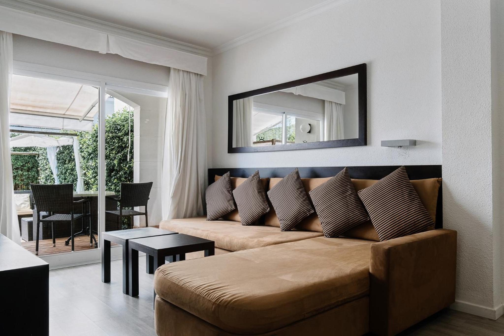 Apartment With Private Pool