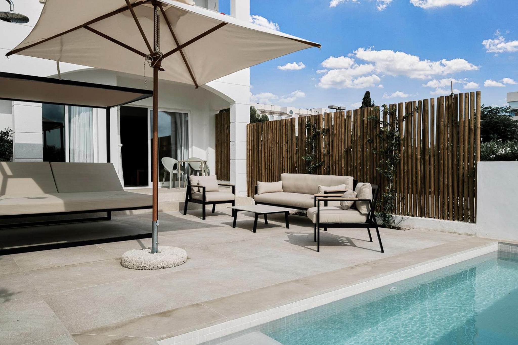 Apartment With Private Pool