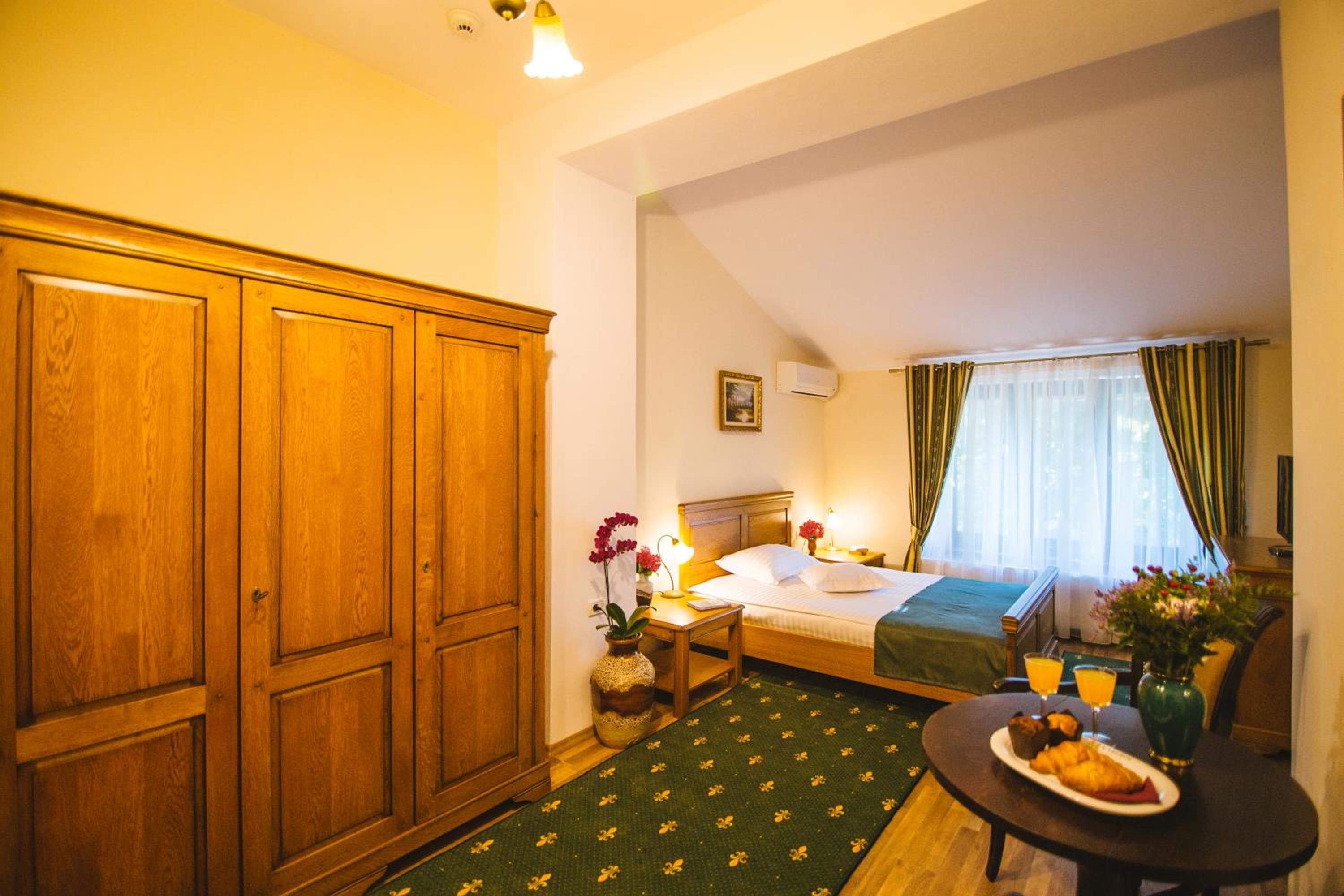 Deluxe Single Room