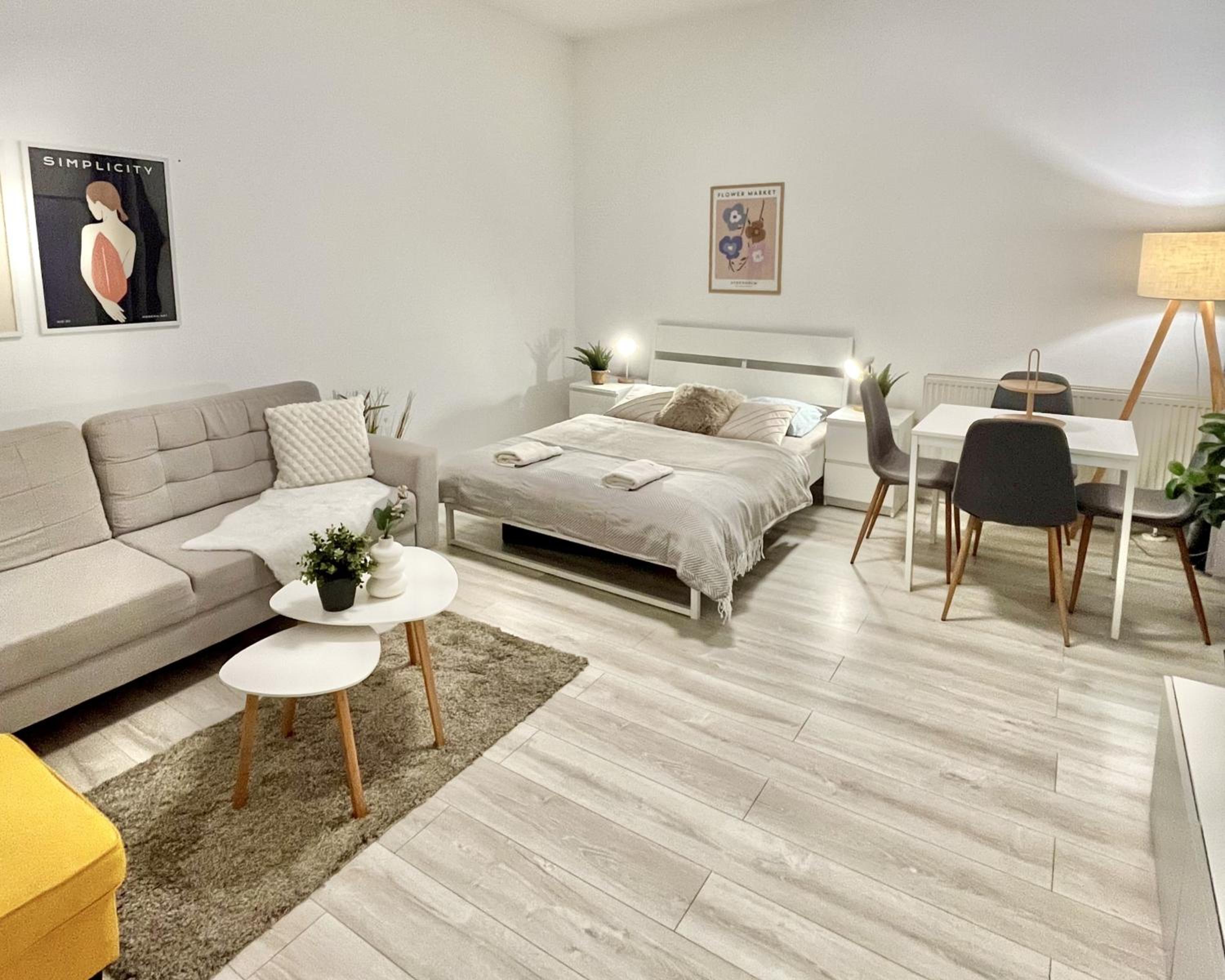 One-Bedroom Apartment - Photo 1