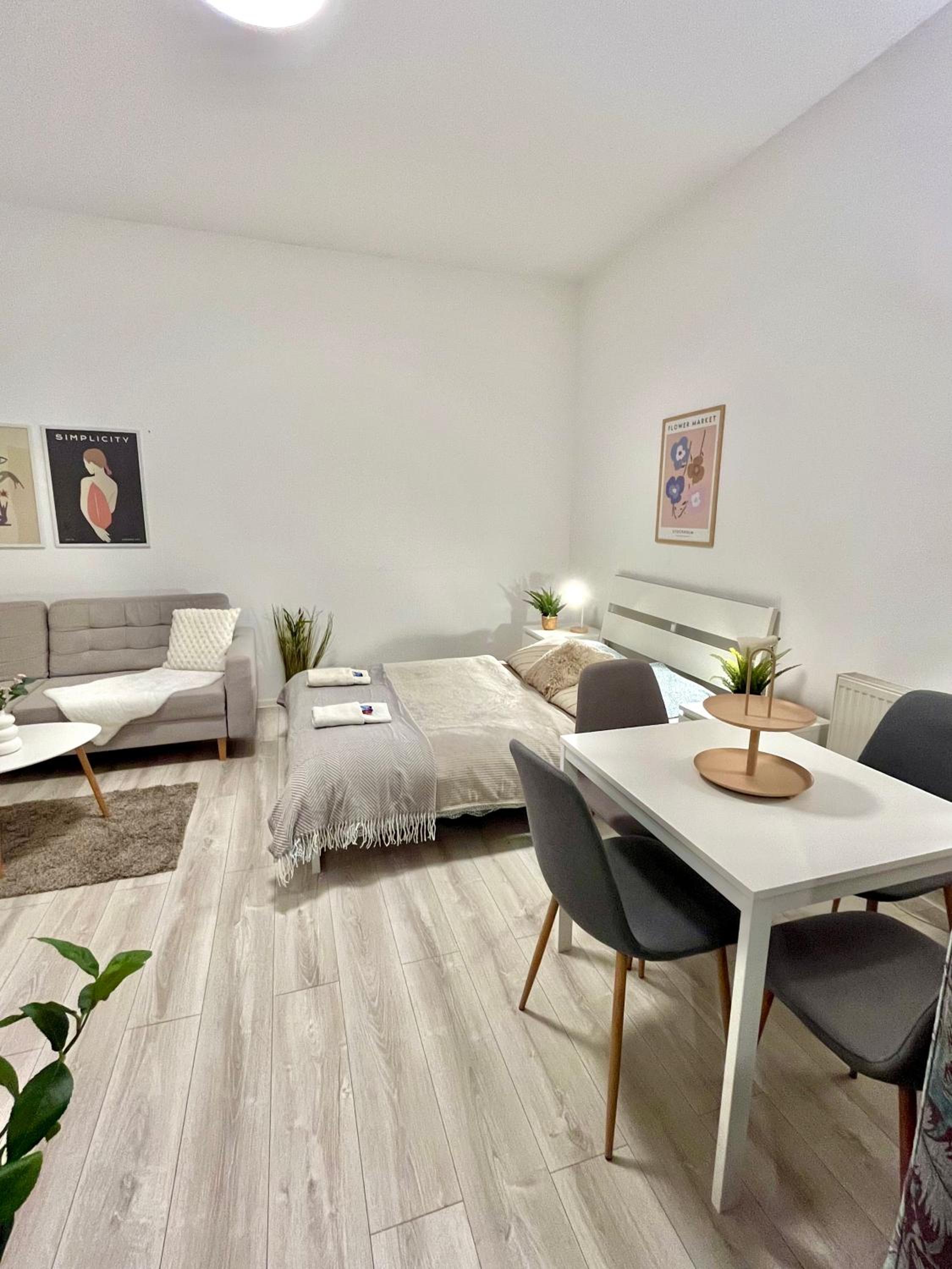 One-Bedroom Apartment - Photo 11