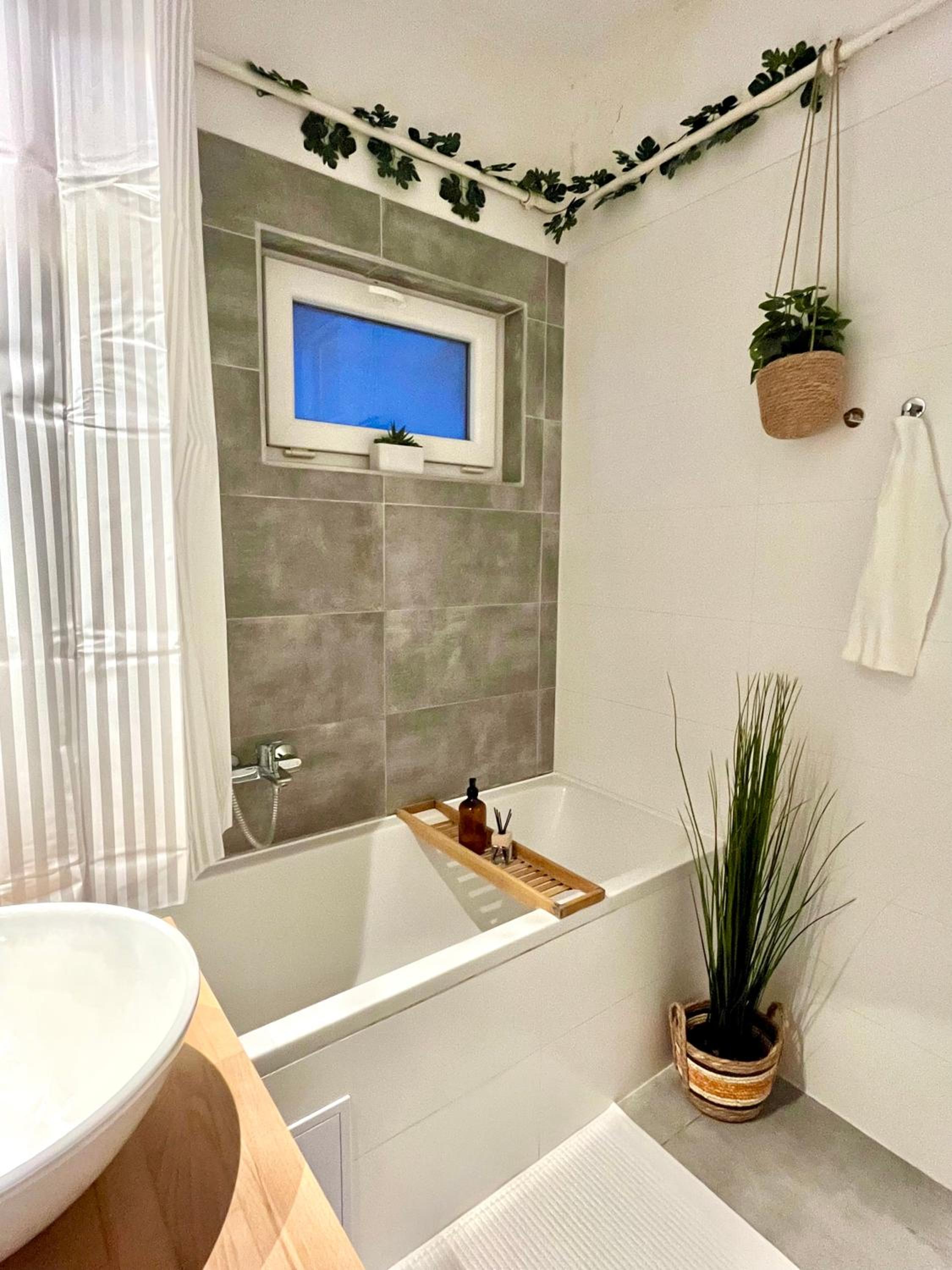 One-Bedroom Apartment - Photo 7