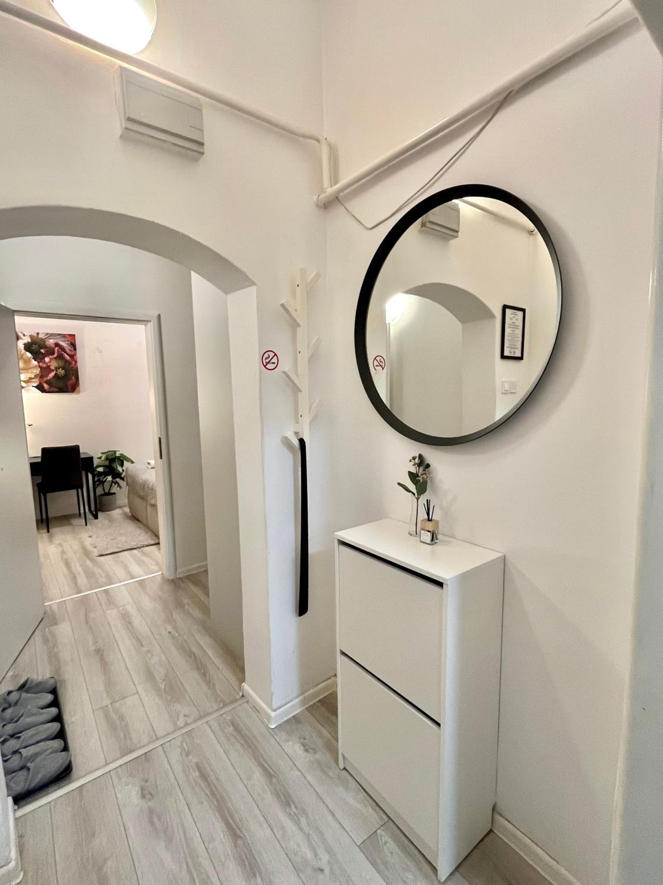 One-Bedroom Apartment - Photo 3