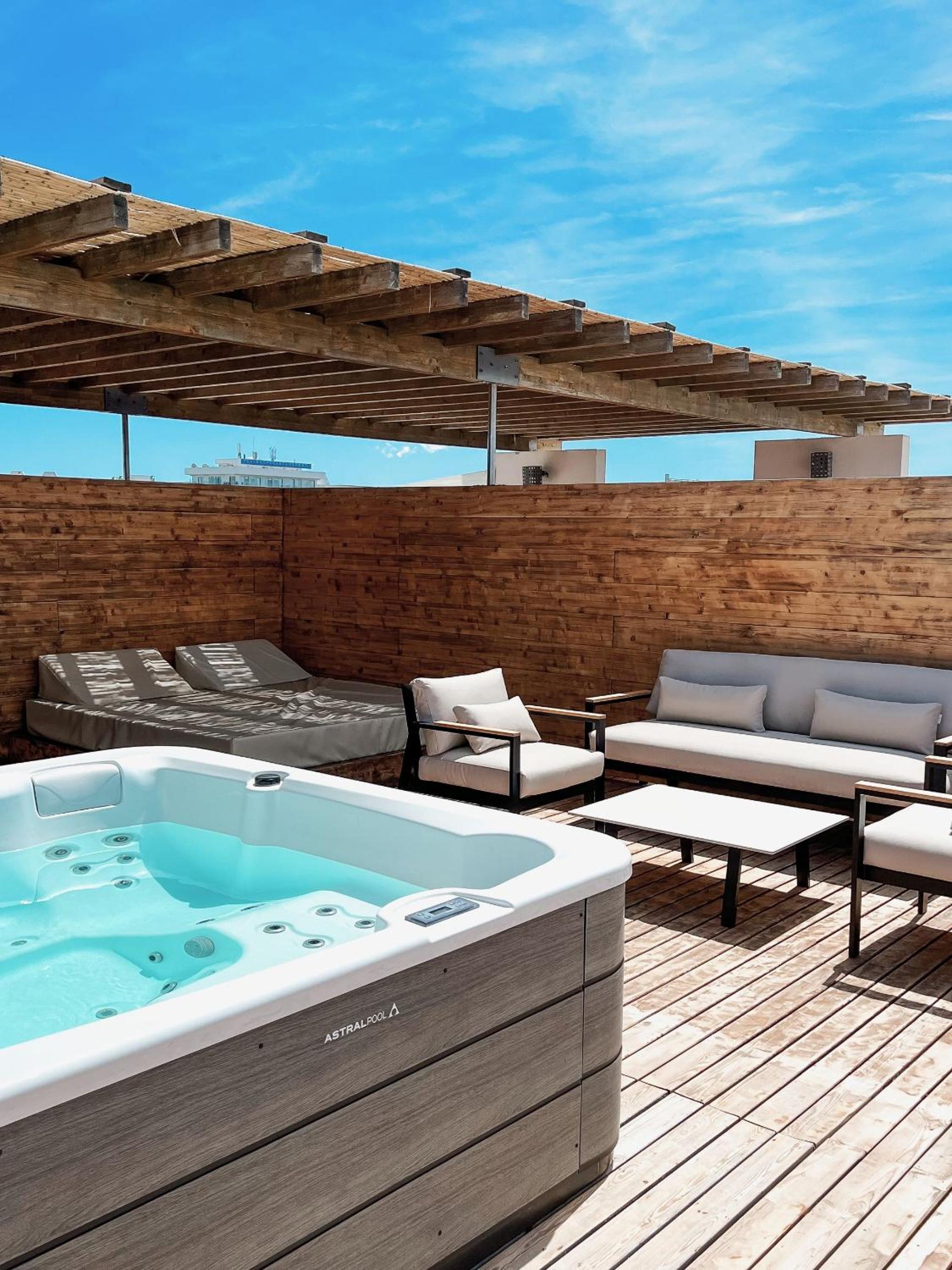 One Bedroom Suite with Hot Tub at Penthouse - Photo 20