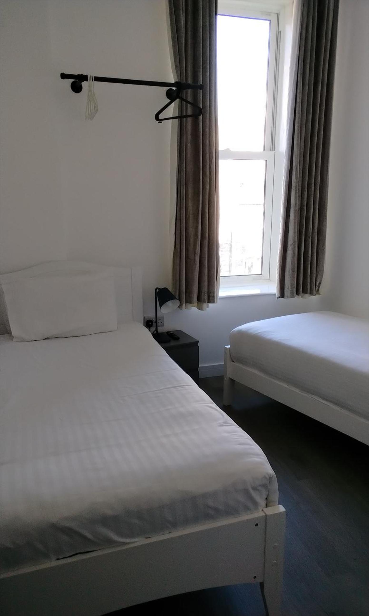 Family Room (2 Adults + 3 Children) - Photo 2