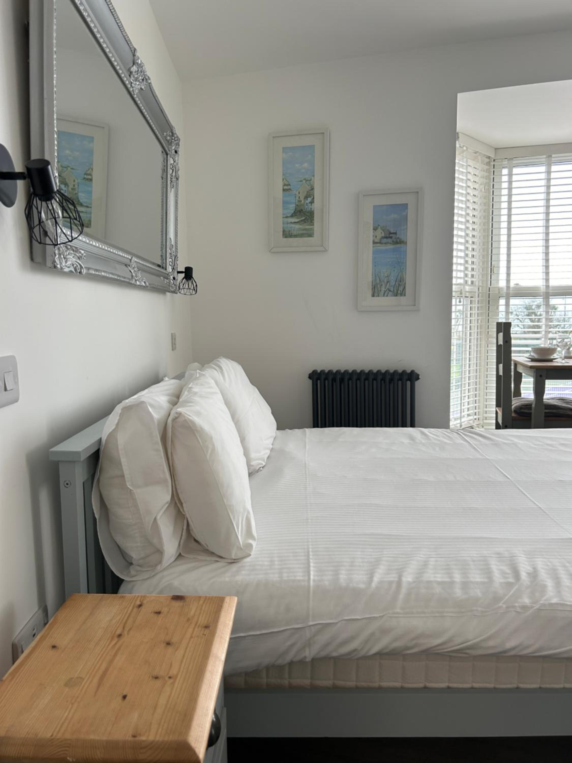 Deluxe King Room - Photo 1