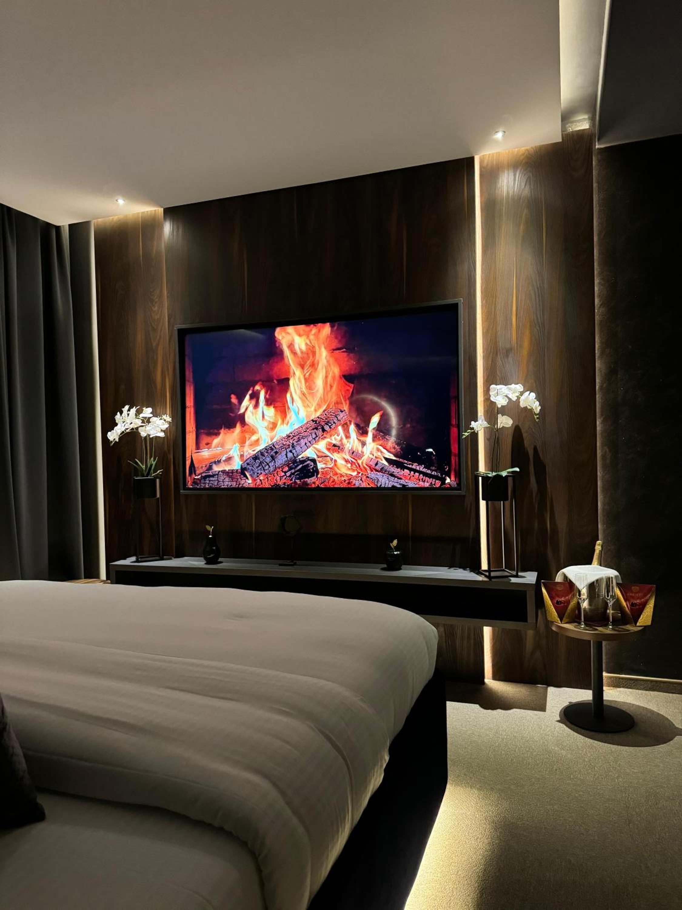 Deluxe Double Room - Photo 8
