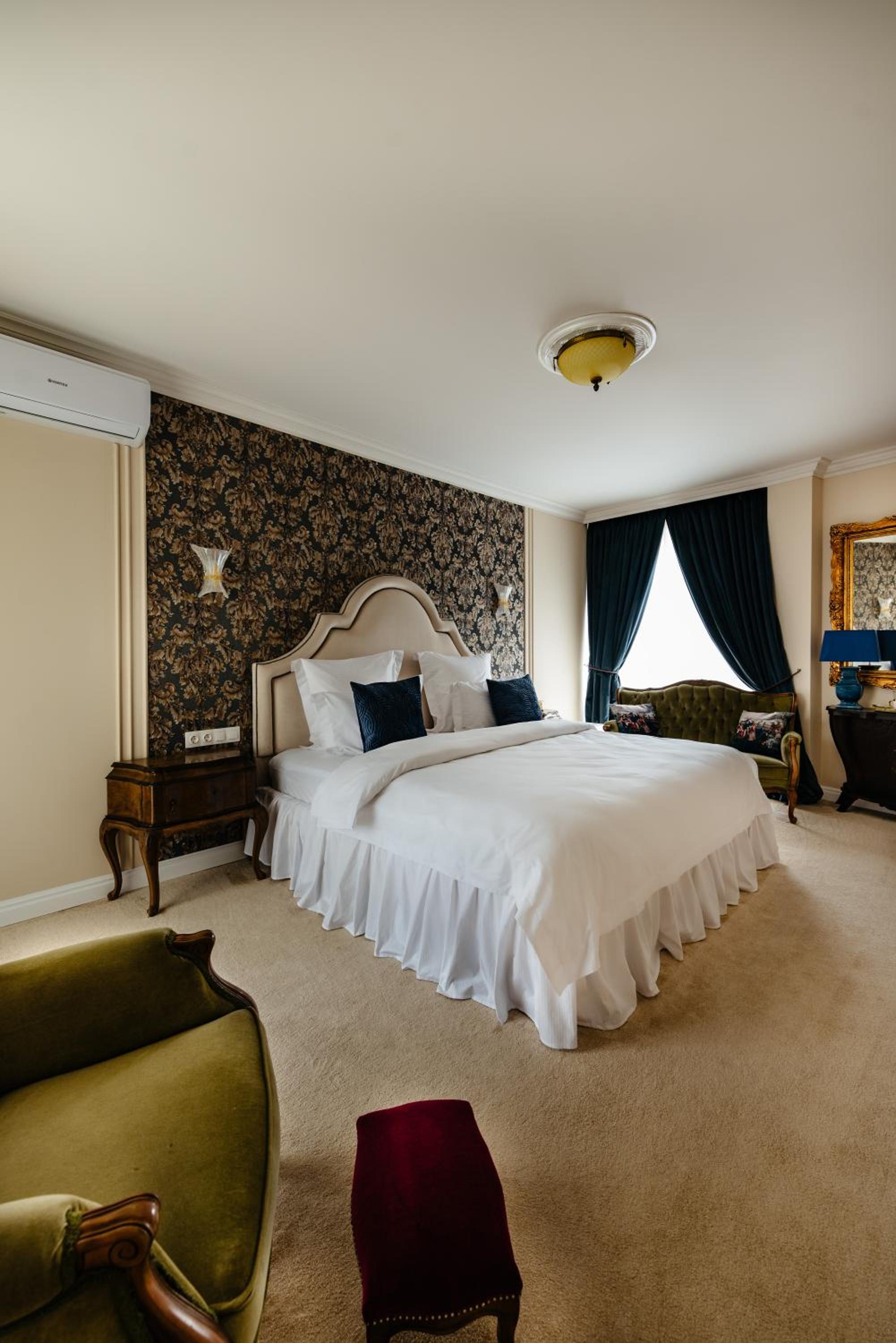 Double Room with Balcony - Photo 8