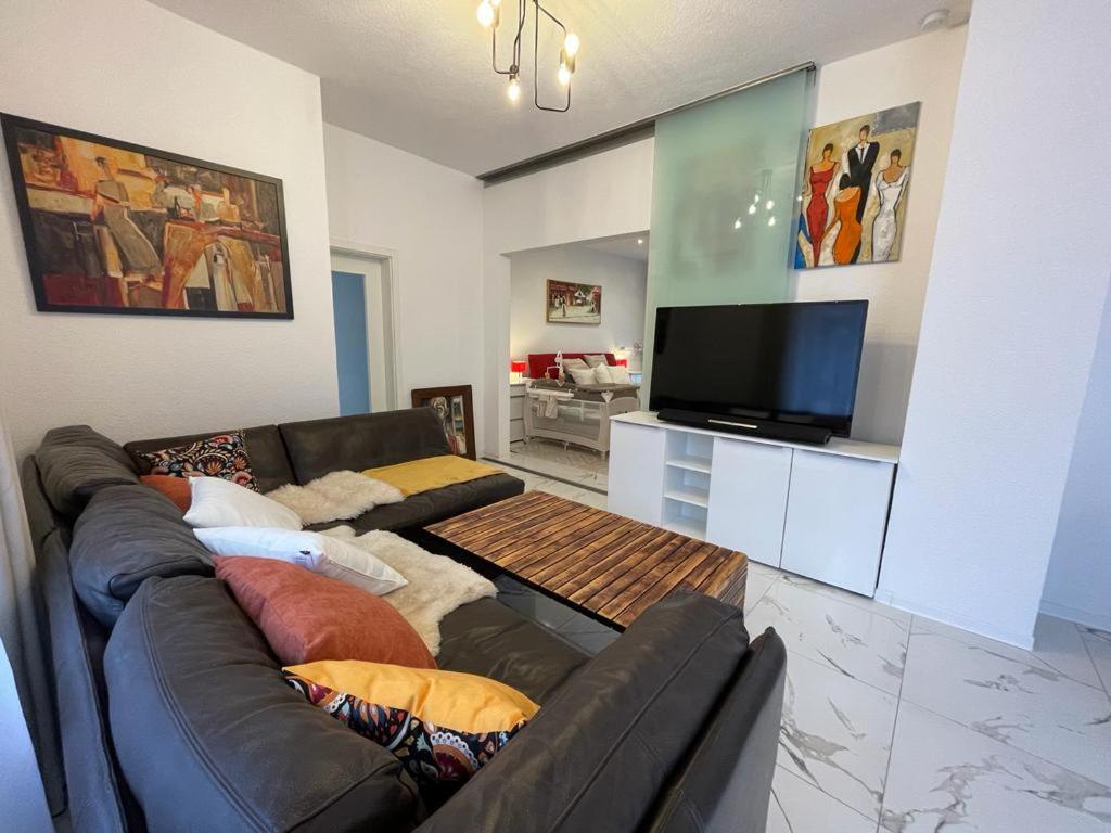 One-Bedroom Apartment photo 1