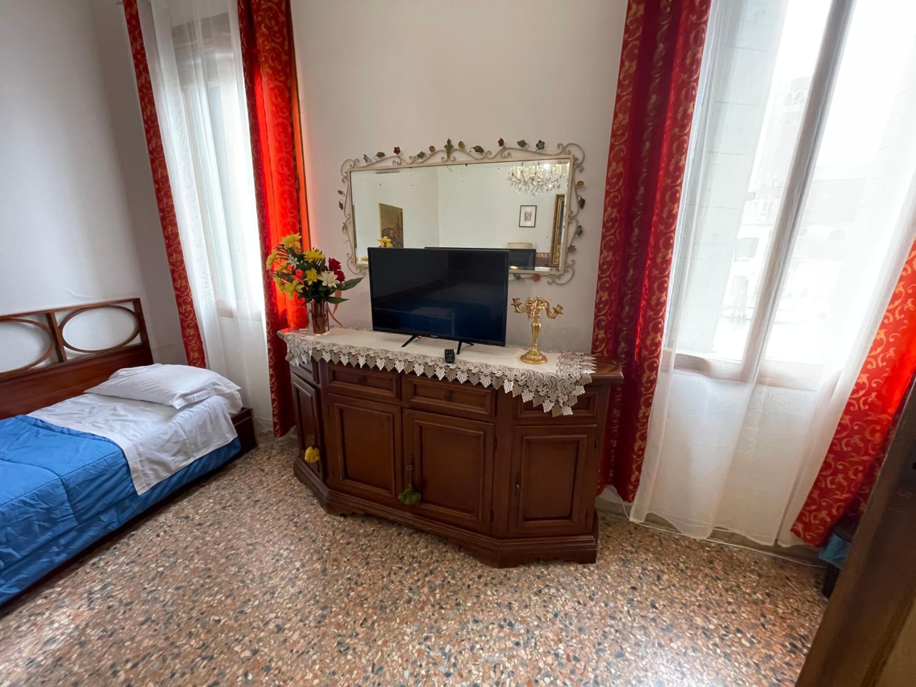 Camera Famiglia con bagno condiviso