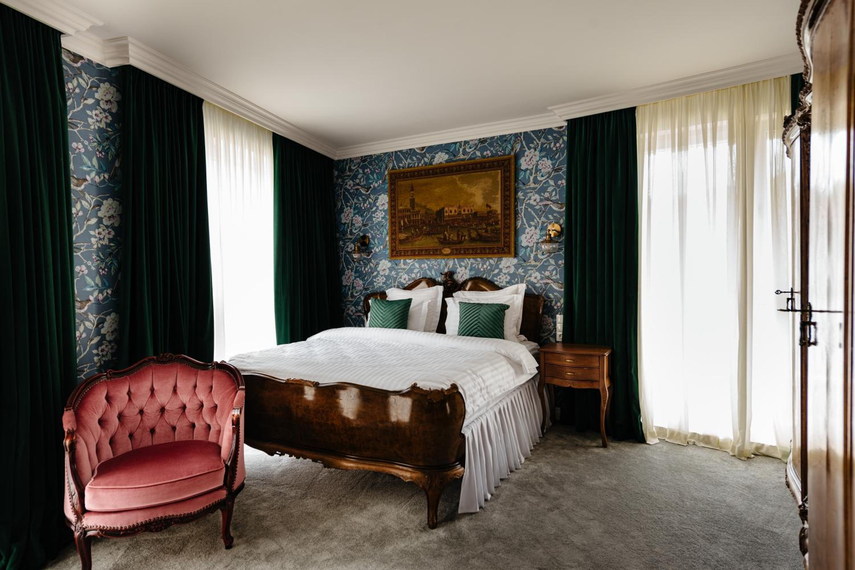 Superior King Room - Photo 1