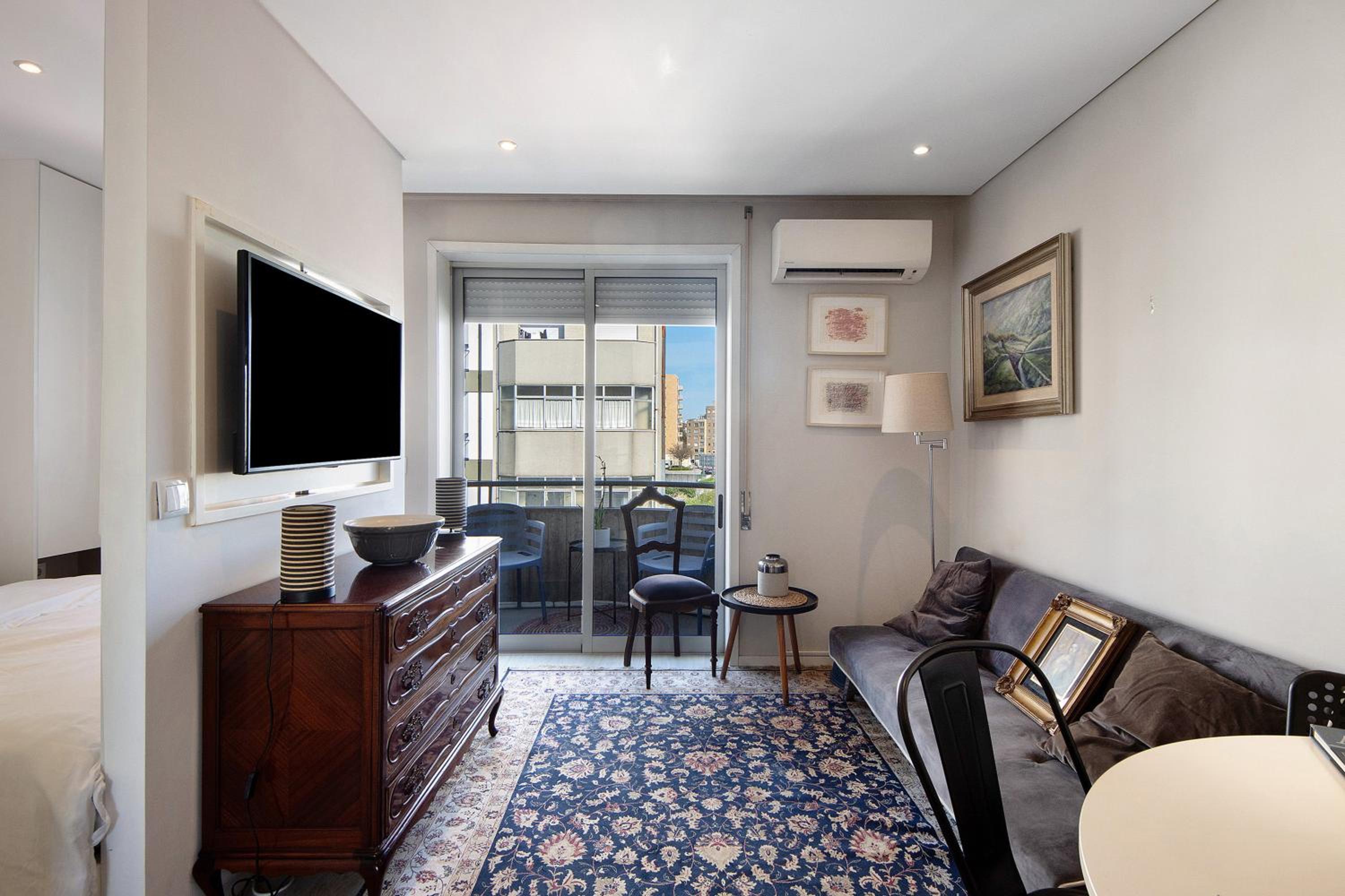 Superior One-Bedroom Apartment with Balcony