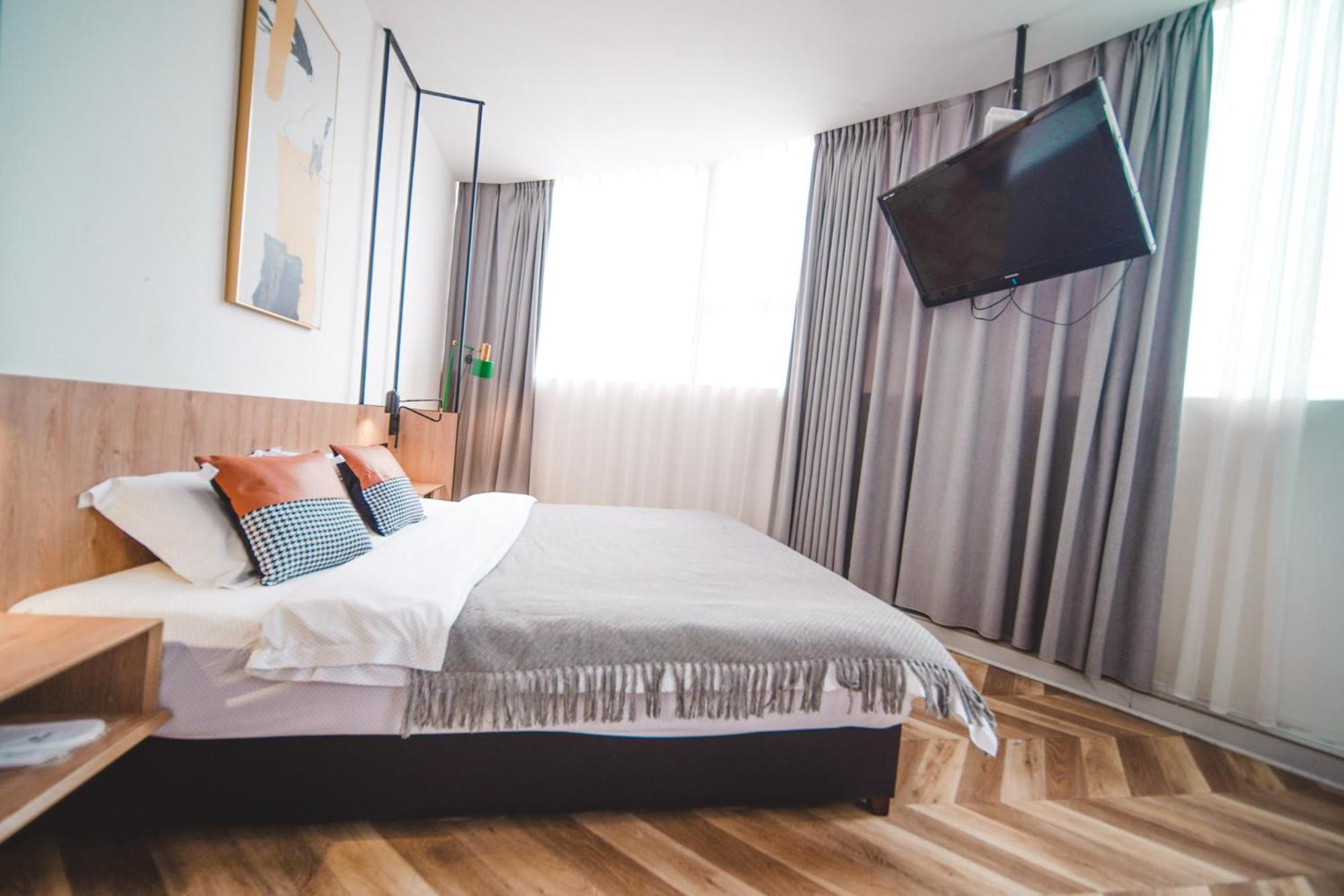 Deluxe Double Room with Private Bathroom photo 2