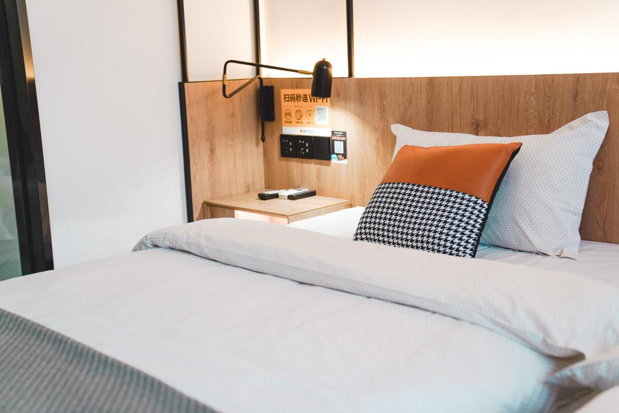 Standard Twin Room with Private Bathroom - Photo 4