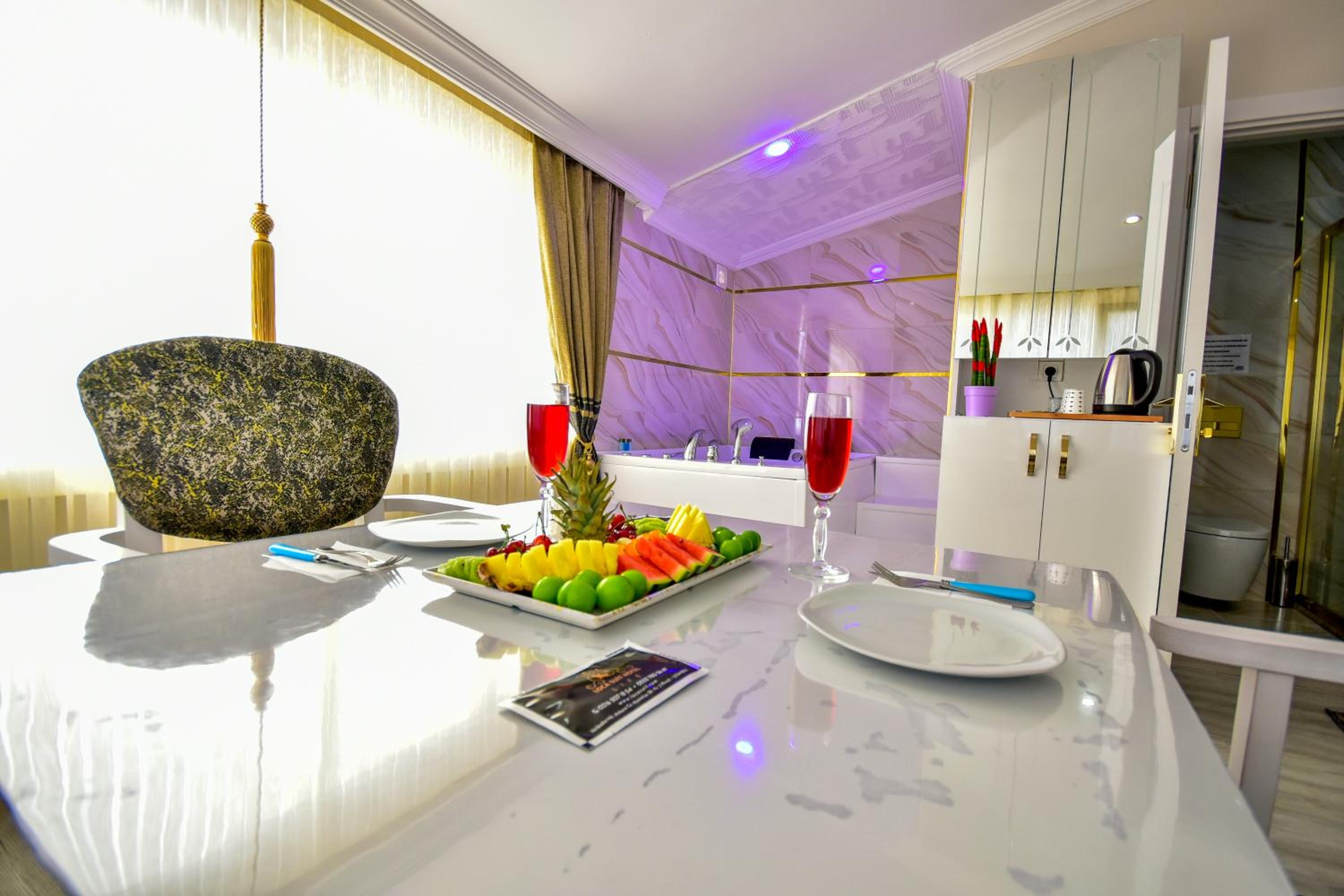 Suite with Spa Bath photo 2