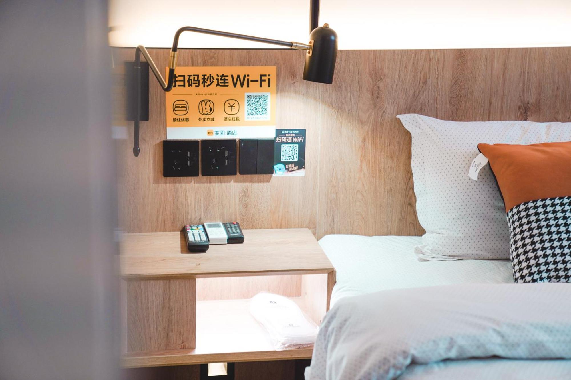 Standard Twin Room with Private Bathroom - Photo 2