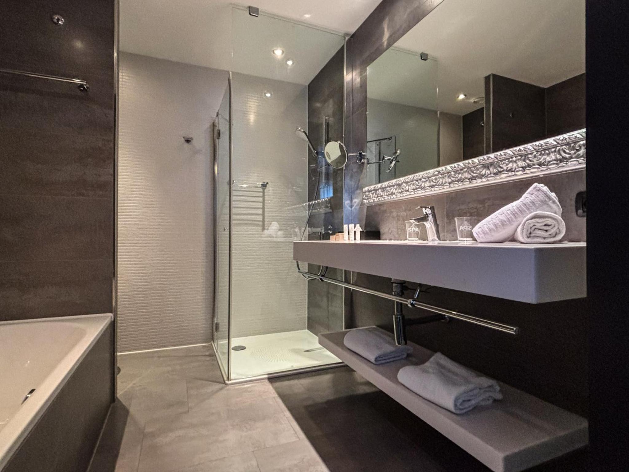 Twin Room - Photo 2