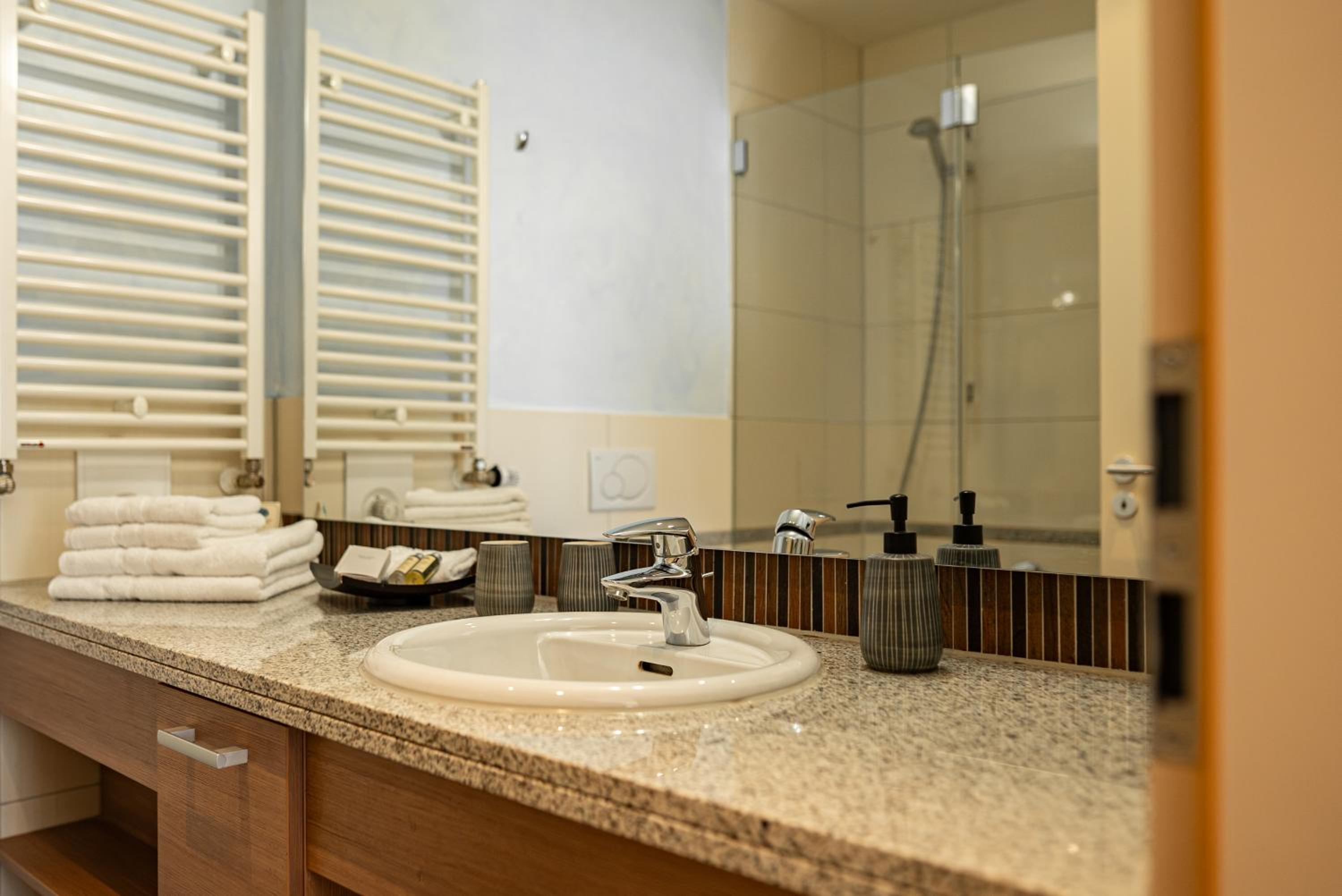 Deluxe Double Room with Balcony and Sea View - Photo 2
