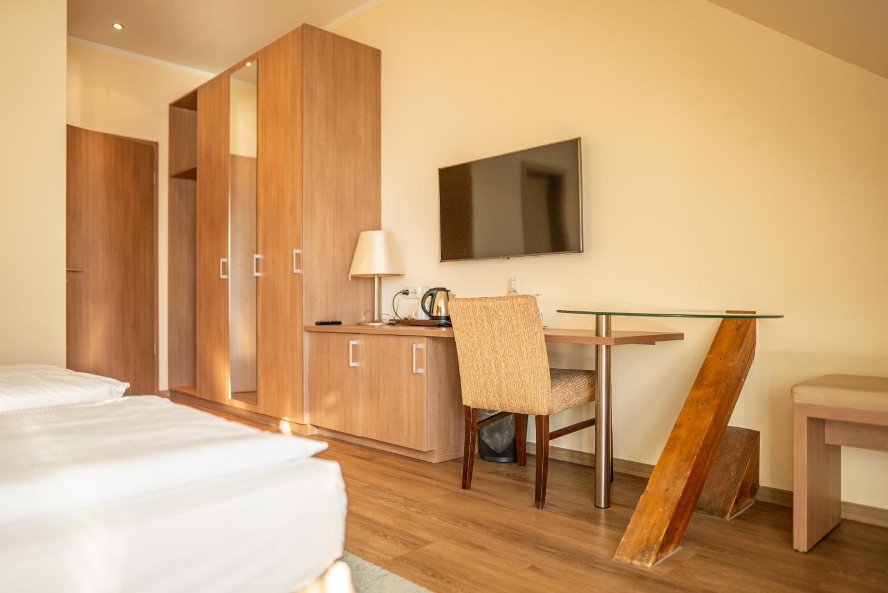 Deluxe Double Room with Balcony and Sea View - Photo 12