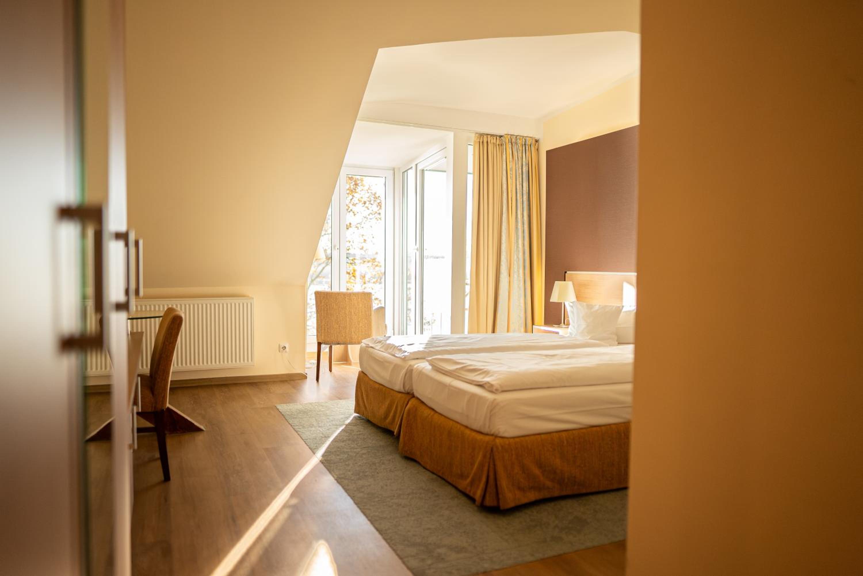 Deluxe Double Room with Balcony and Sea View - Photo 9