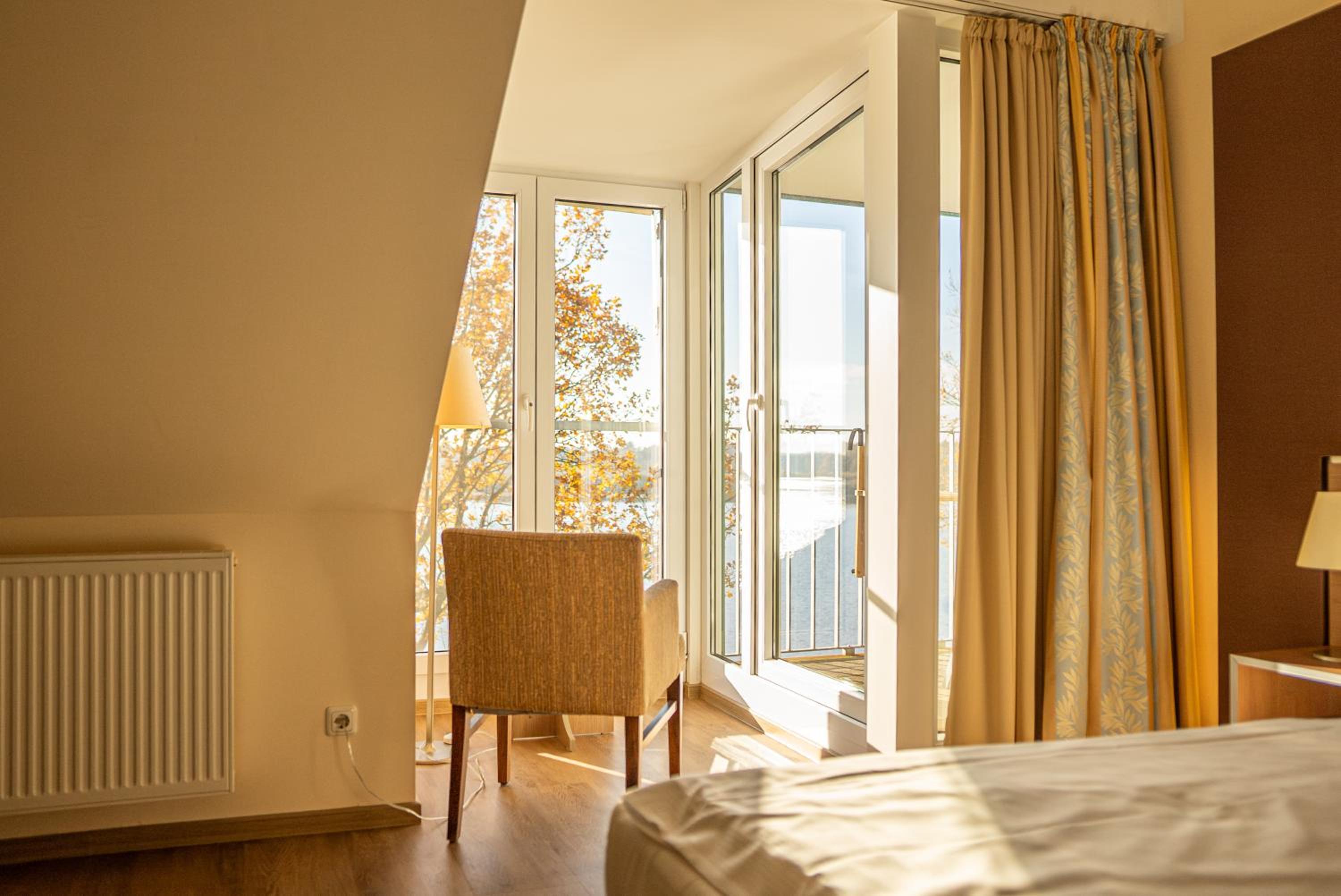 Deluxe Double Room with Balcony and Sea View - Photo 7
