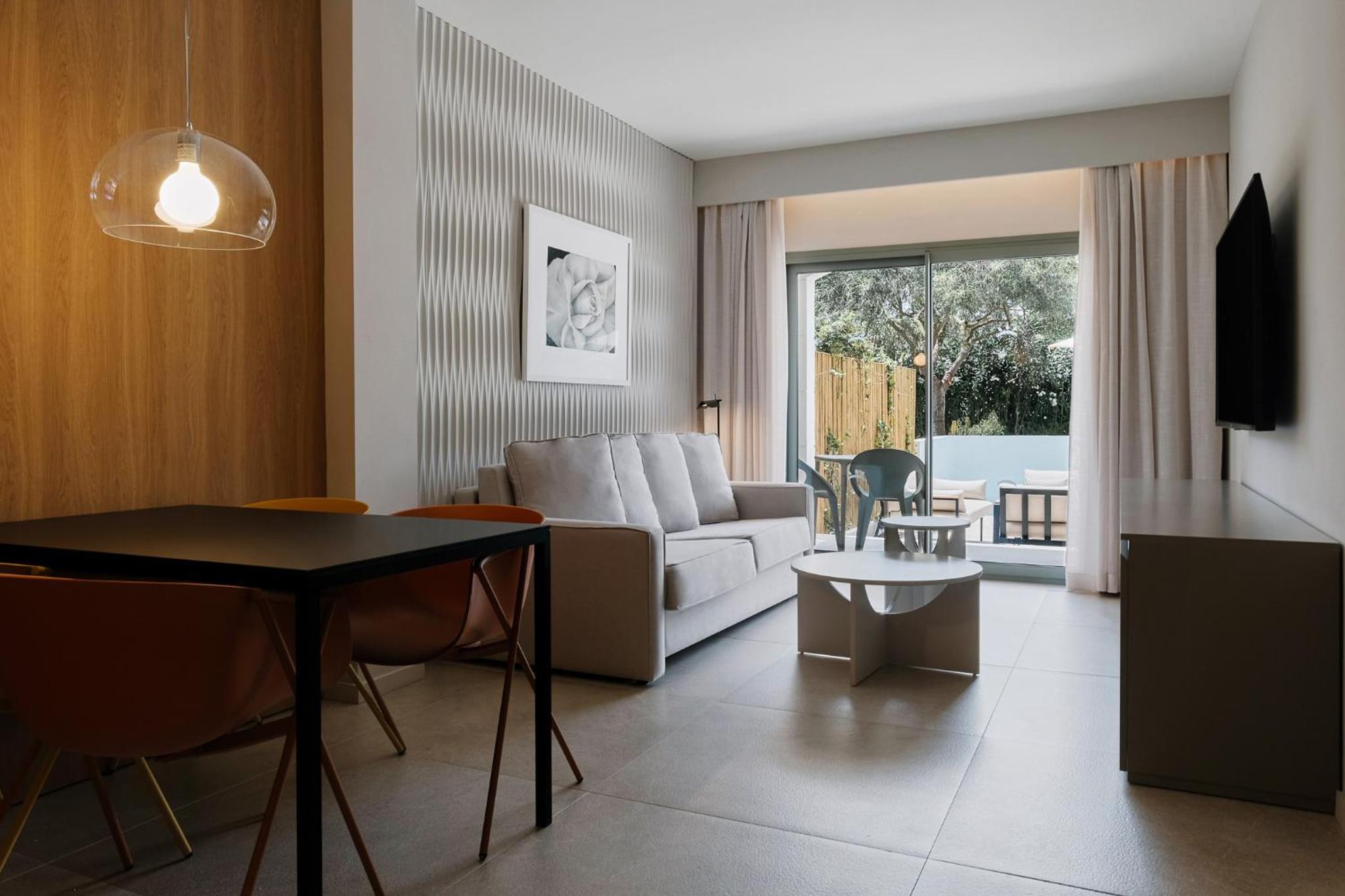 One Bedroom Suite with Private Pool at Ground Floor - Photo 7