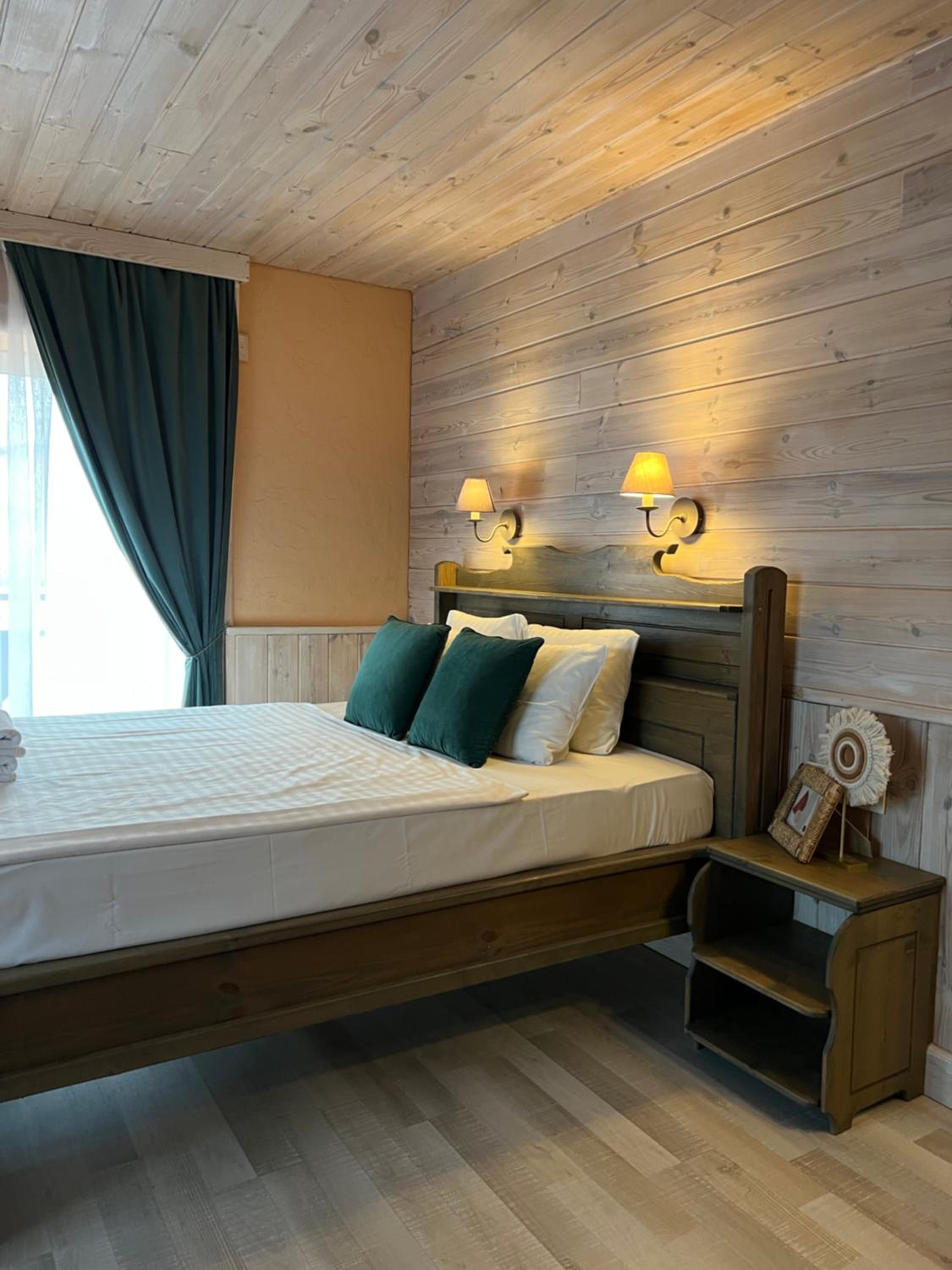 Deluxe Double Room with Balcony - Photo 3