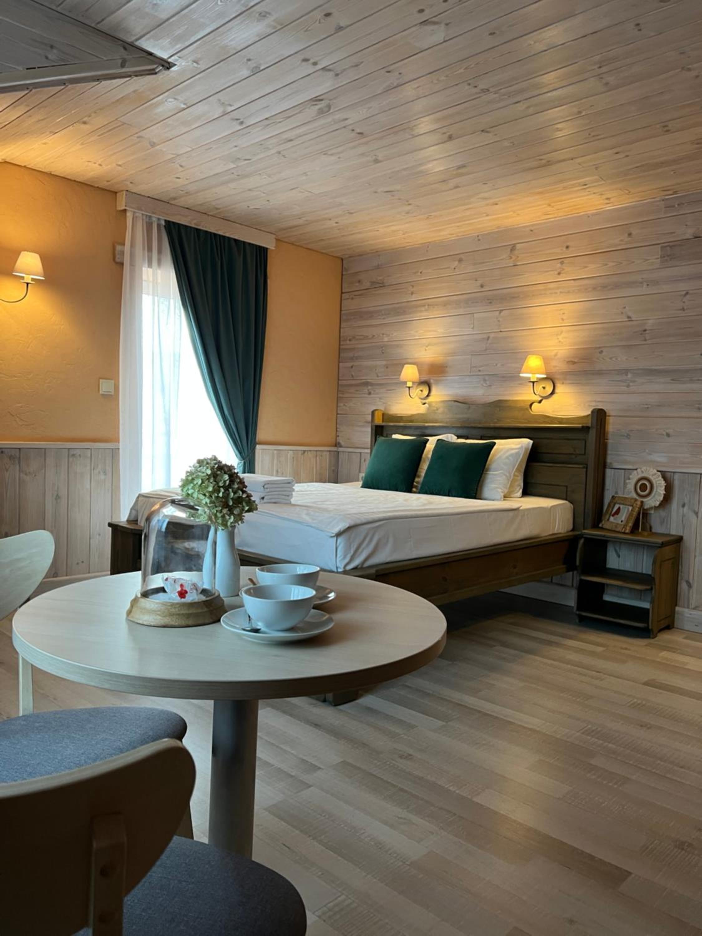 Deluxe Double Room with Balcony - Photo 1