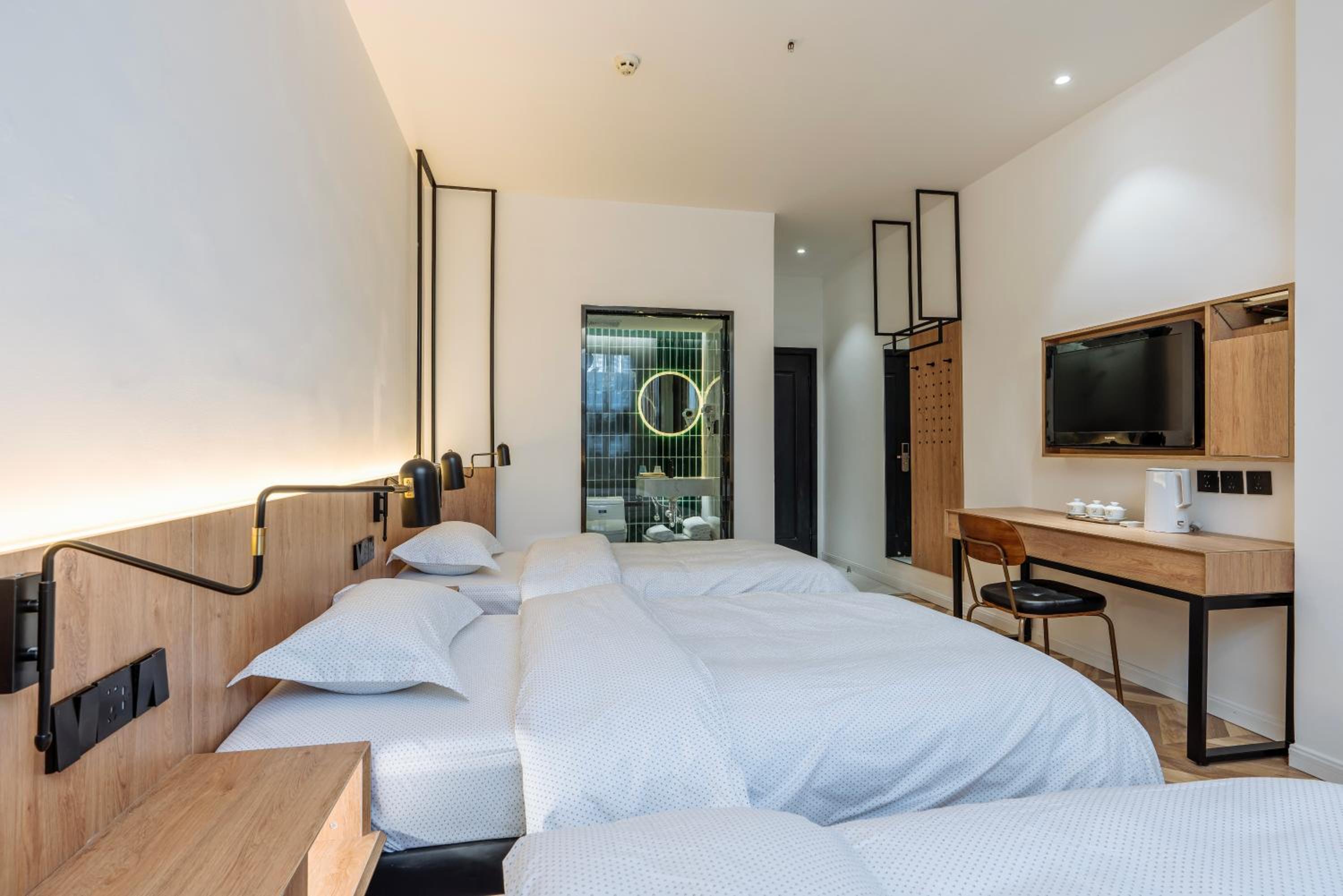 Family Triple Room with Private Bathroom photo 1