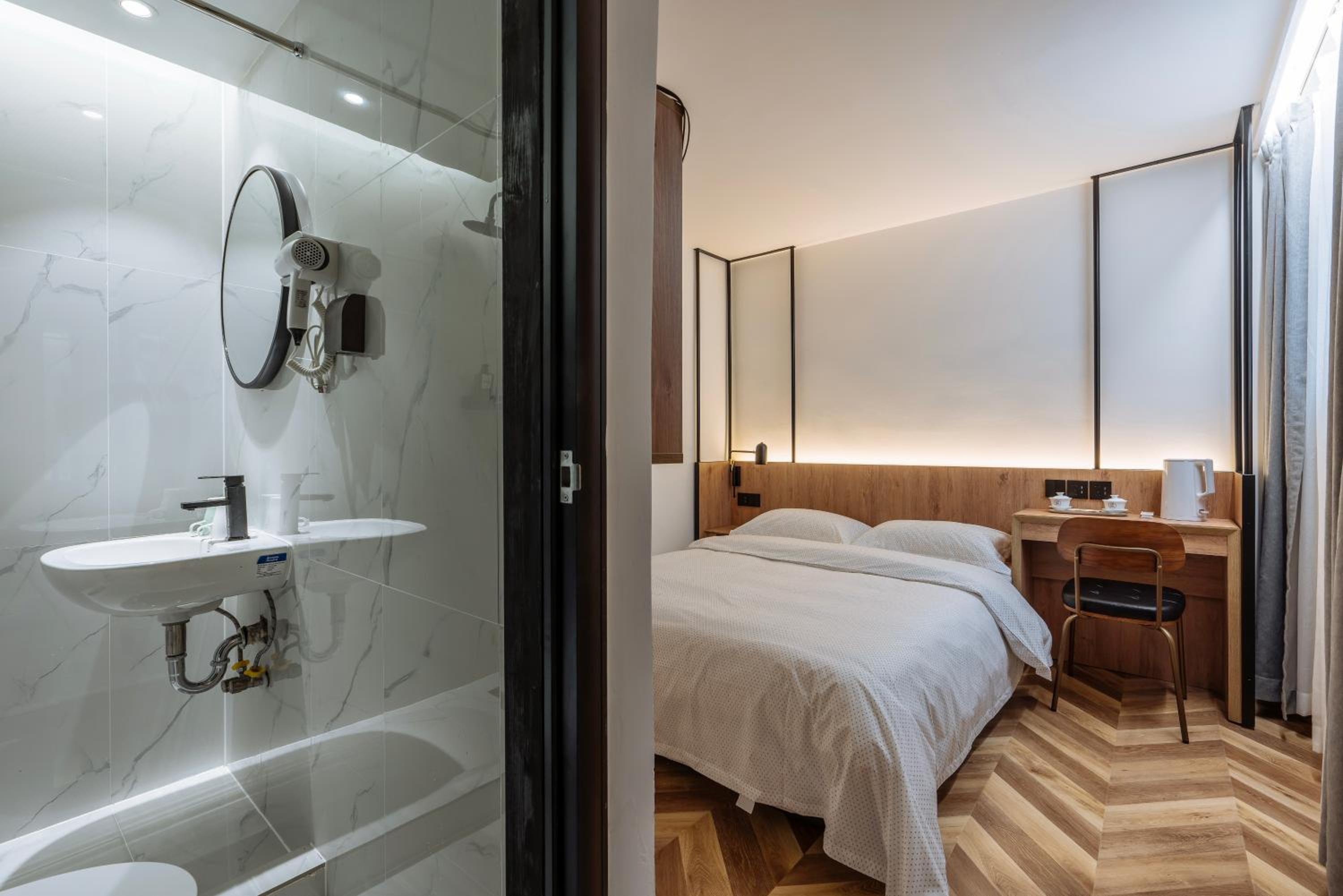 Comfort Double Room with Private Bathroom photo 1