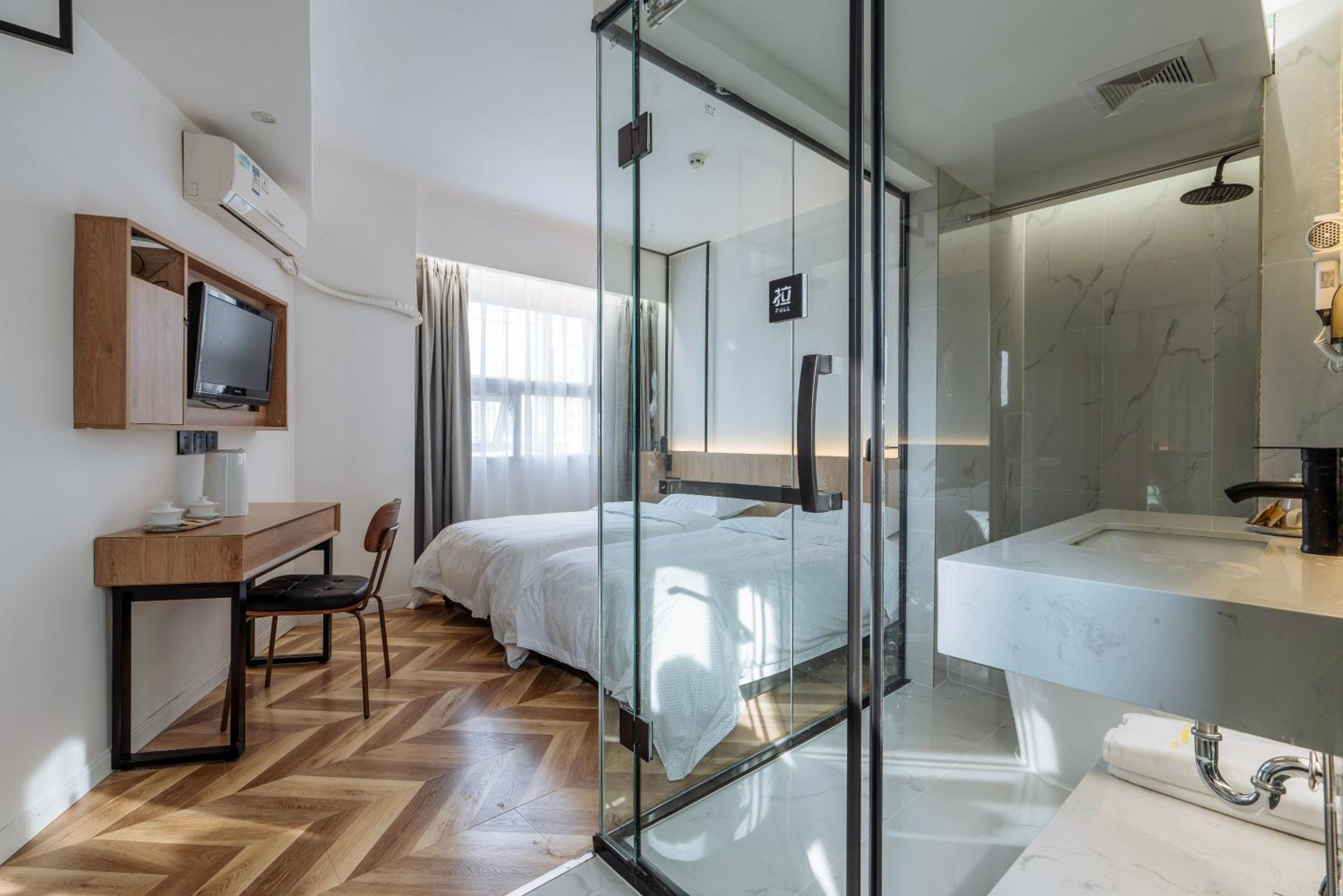 Comfort Twin Room with Private Bathroom - Photo 1