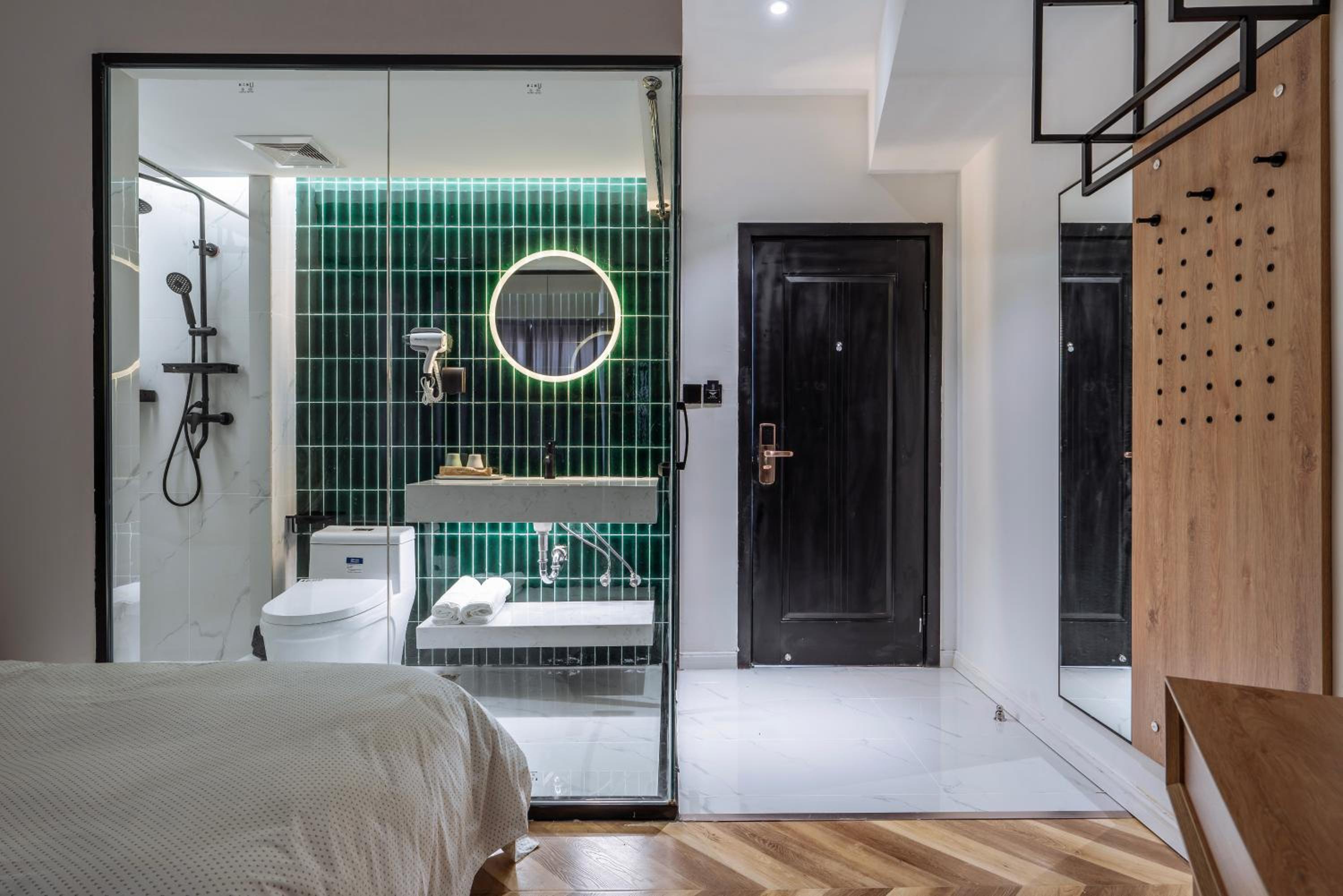 Comfort Twin Room with Private Bathroom - Photo 2