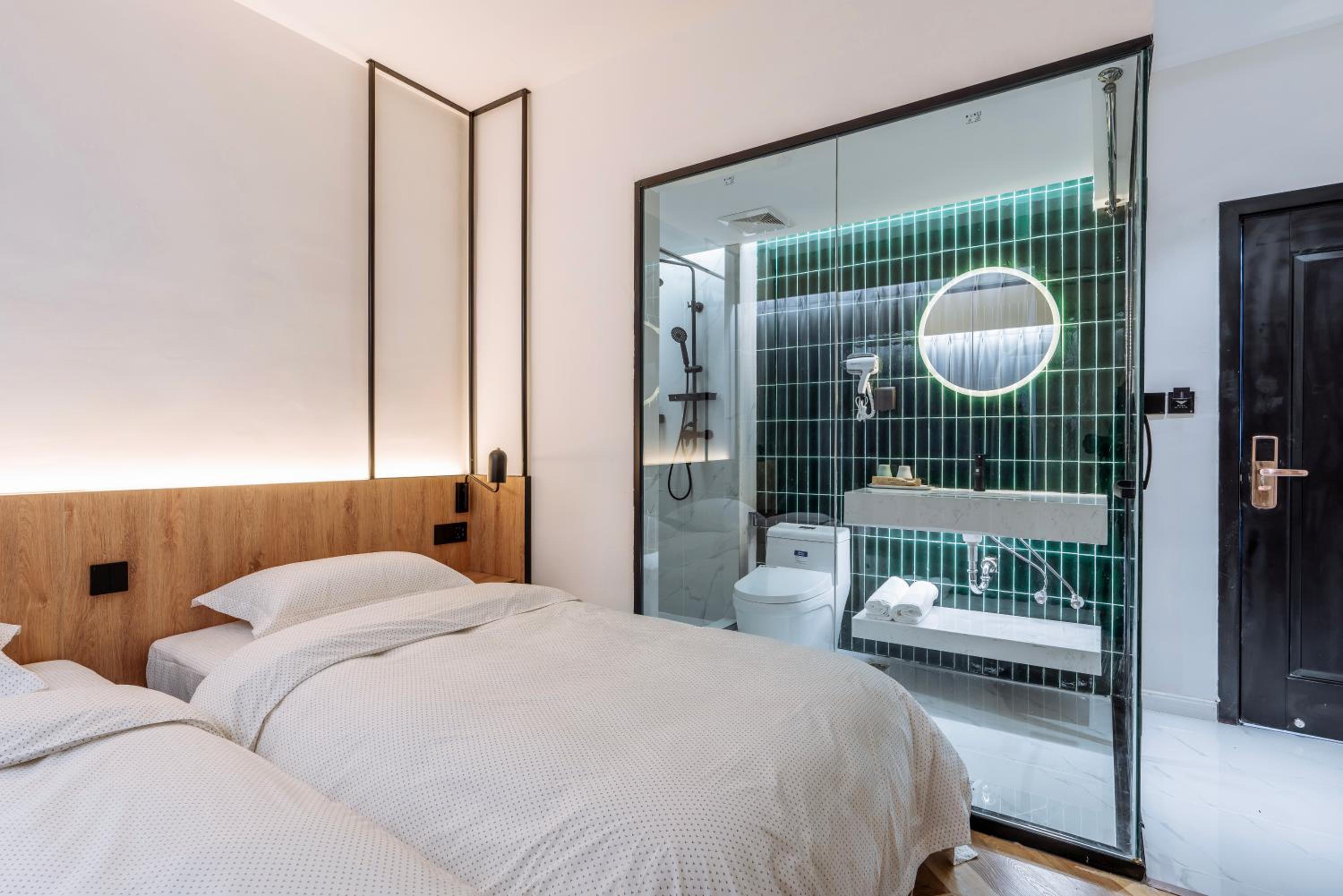 Comfort Twin Room with Private Bathroom - Photo 3