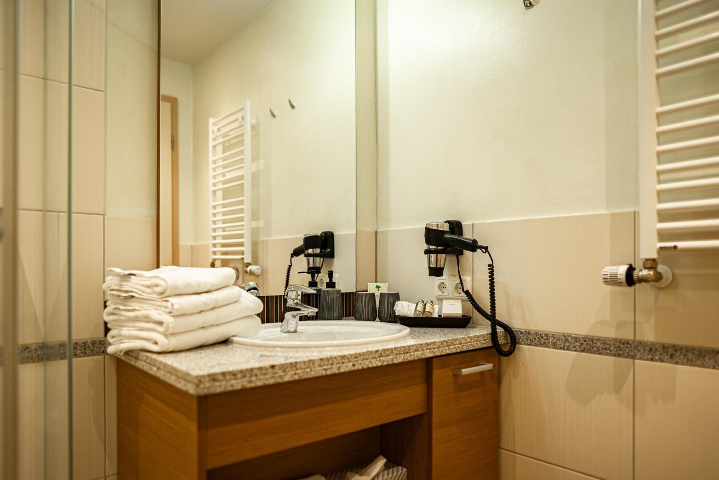 Deluxe Double Room with Balcony and Sea View - Photo 3