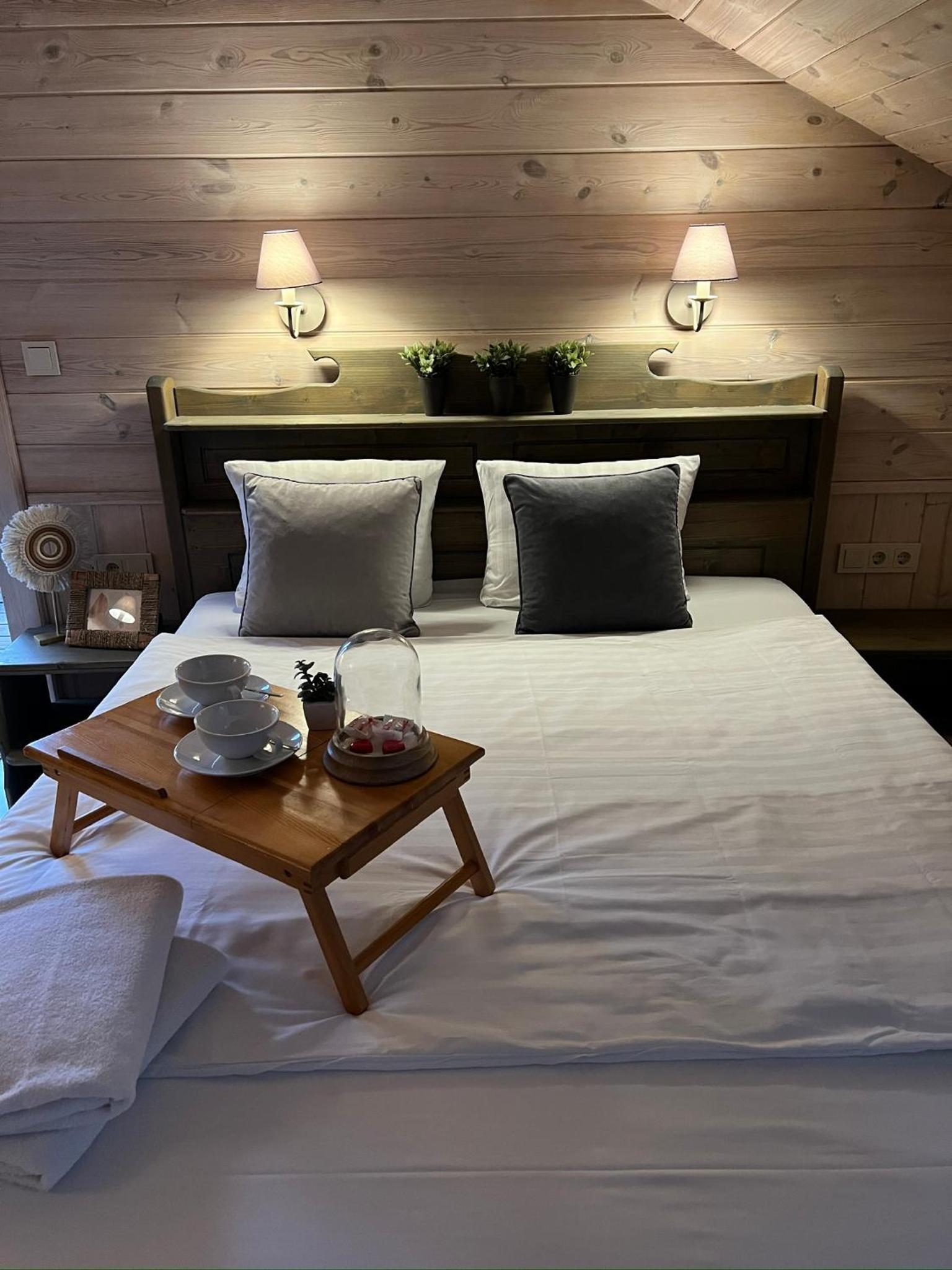 Deluxe Double Room with Balcony - Photo 9