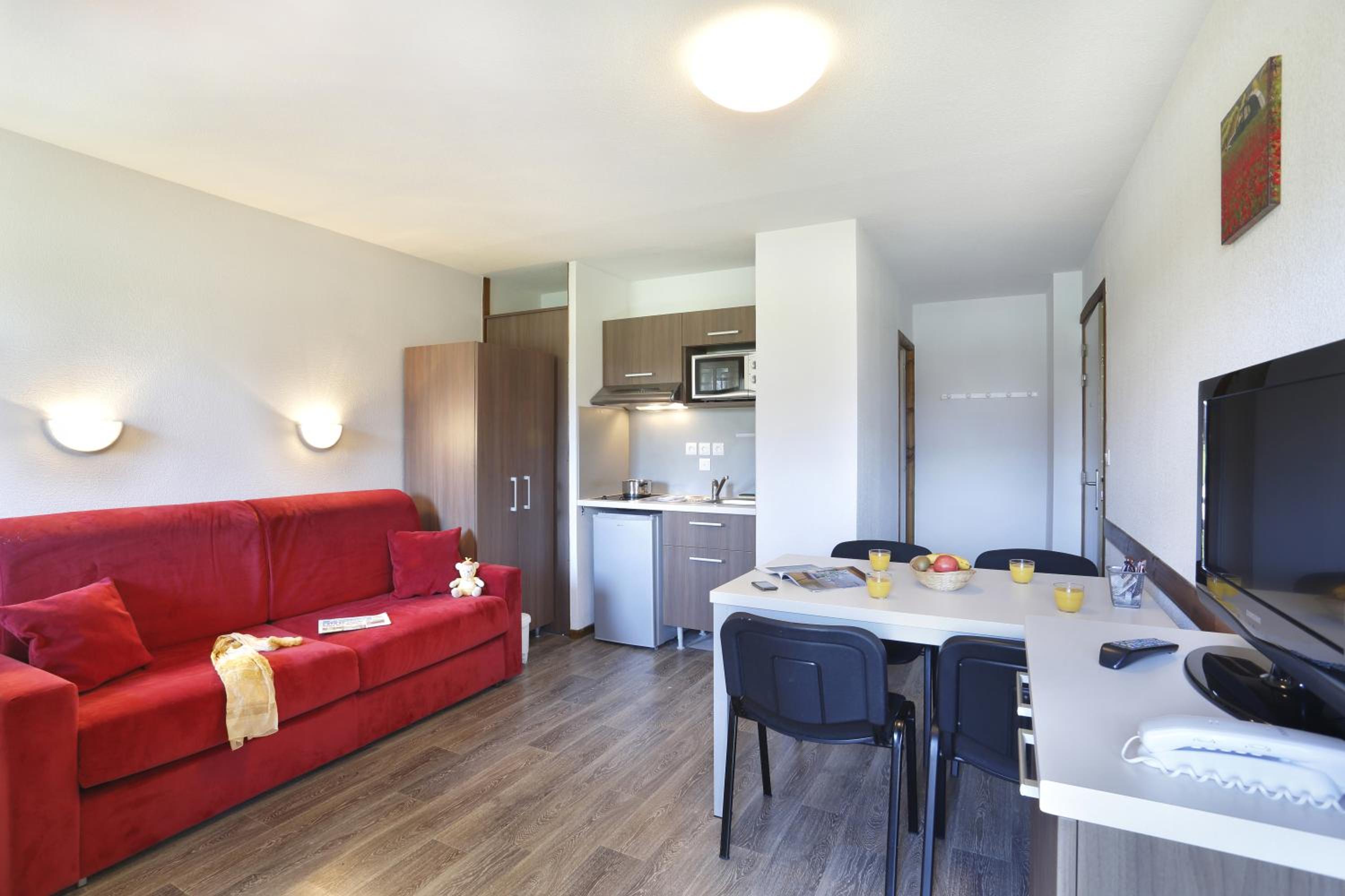 One-Bedroom Apartment - Photo 1