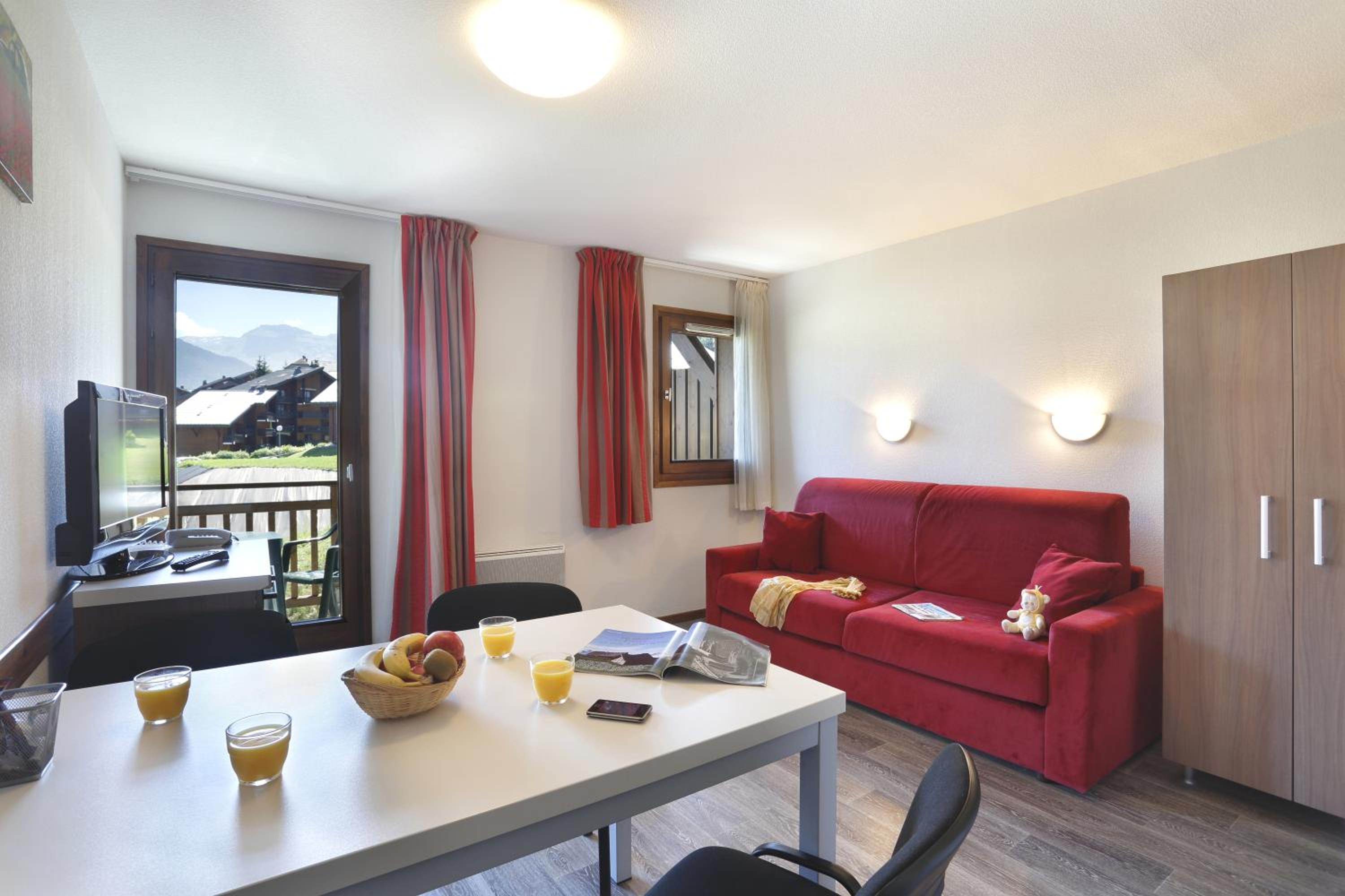 One-Bedroom Apartment - Photo 6